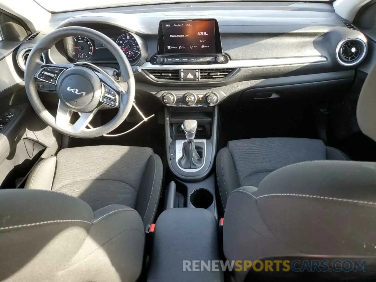 8 Фотография поврежденного автомобиля 3KPF24AD6PE647193 KIA FORTE 2023