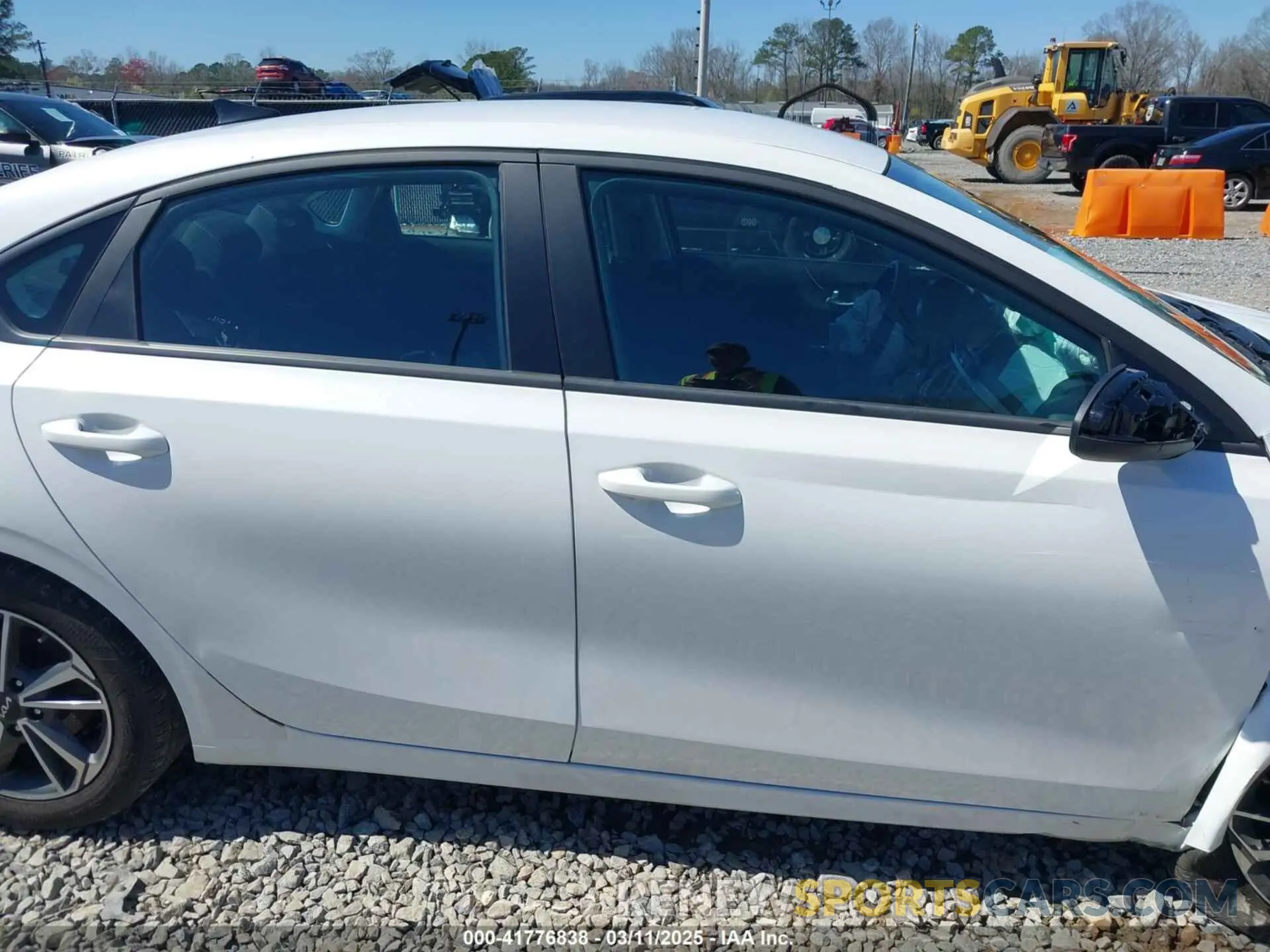 14 Photograph of a damaged car 3KPF24AD6PE662664 KIA FORTE 2023