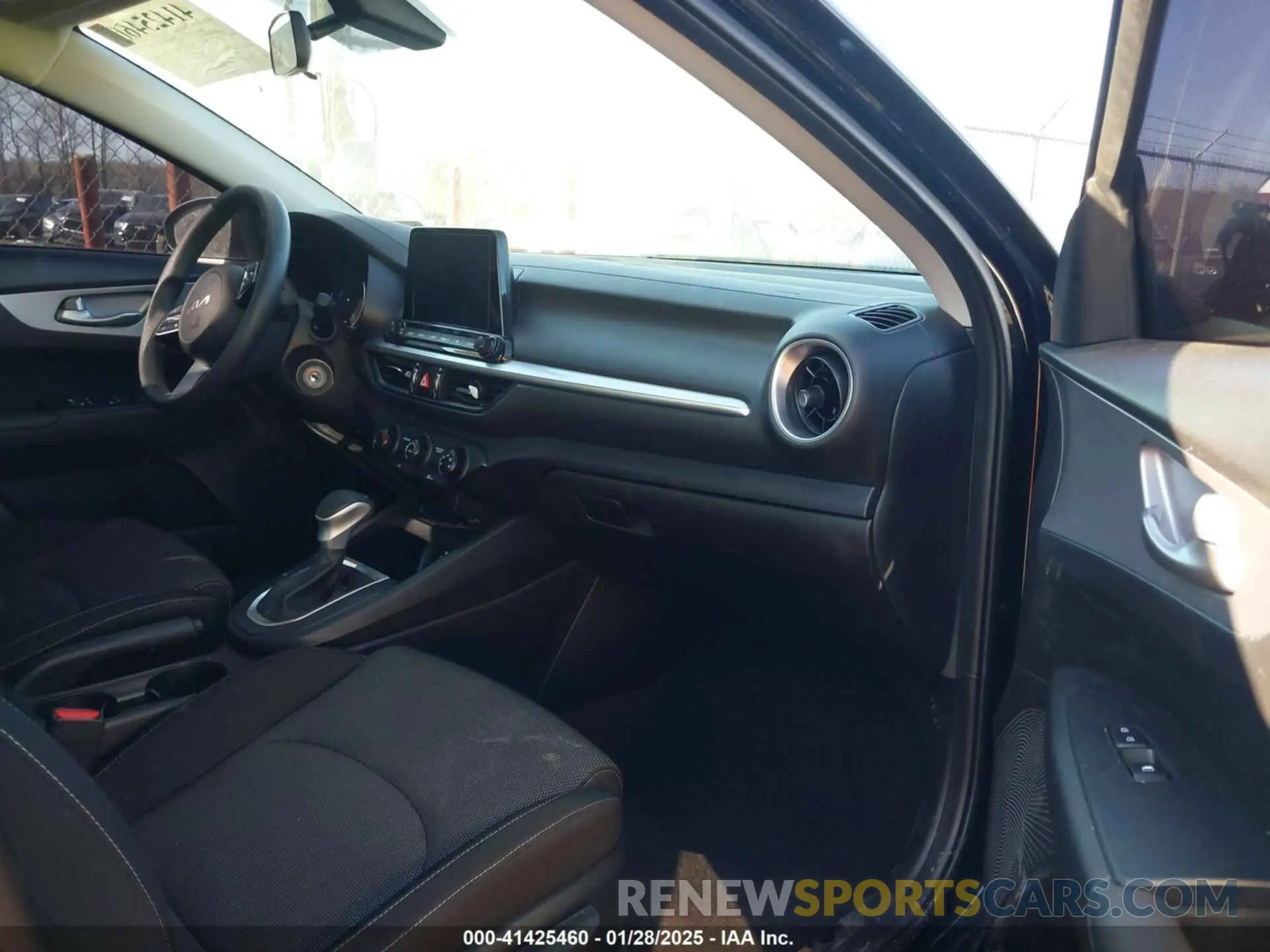 5 Фотография поврежденного автомобиля 3KPF24AD6PE675270 KIA FORTE 2023