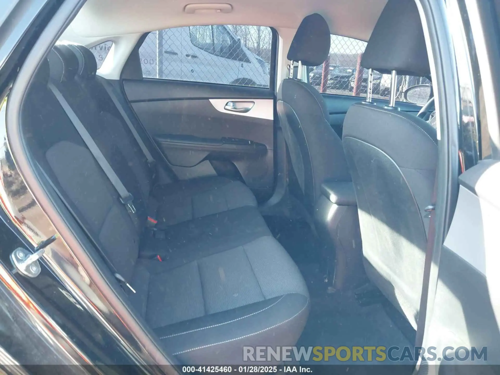 8 Фотография поврежденного автомобиля 3KPF24AD6PE675270 KIA FORTE 2023