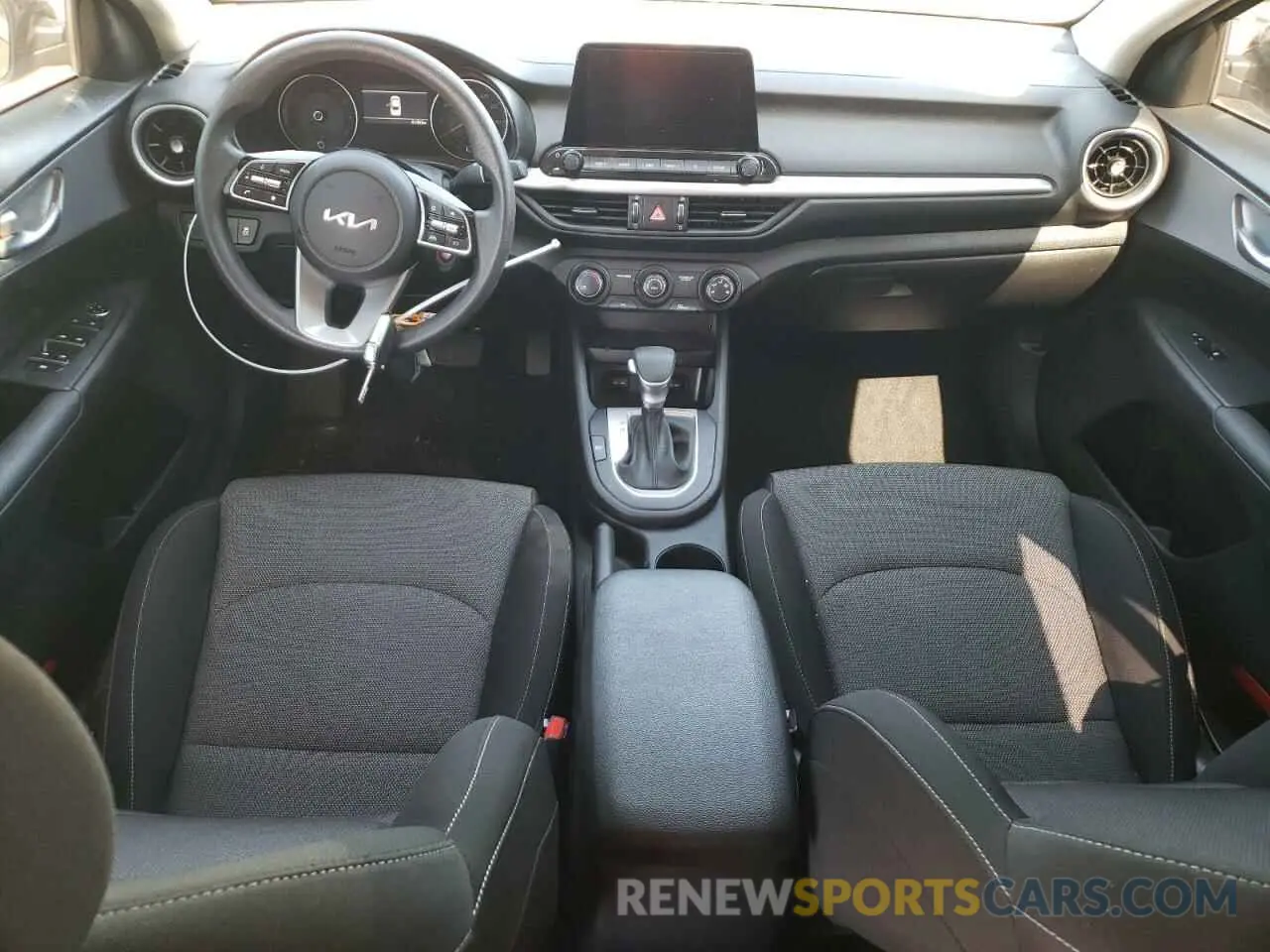 8 Фотография поврежденного автомобиля 3KPF24AD6PE685281 KIA FORTE 2023
