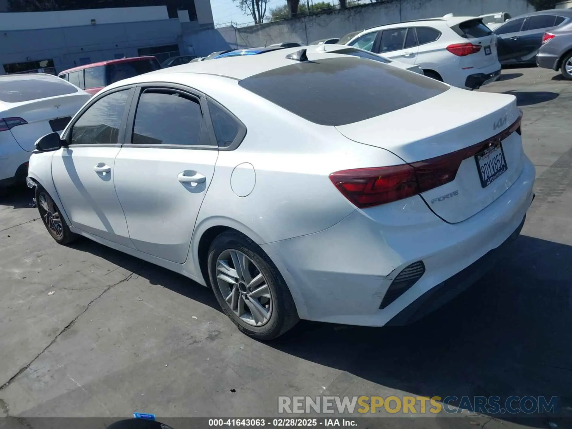 3 Фотография поврежденного автомобиля 3KPF24AD7PE551055 KIA FORTE 2023