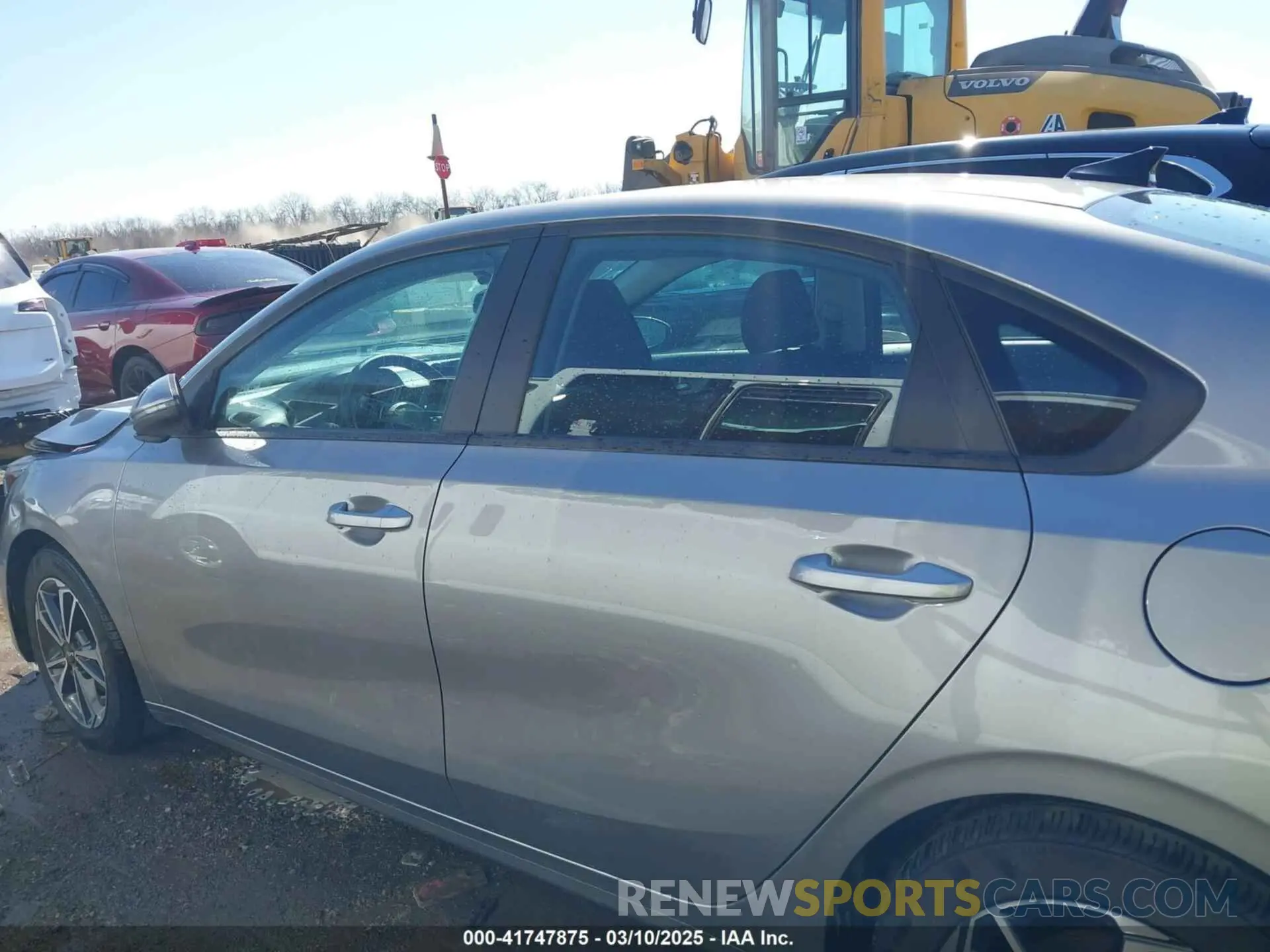 15 Photograph of a damaged car 3KPF24AD7PE561018 KIA FORTE 2023