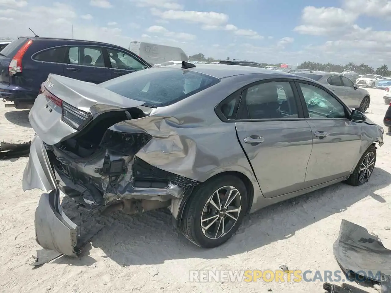 3 Фотография поврежденного автомобиля 3KPF24AD7PE592320 KIA FORTE 2023