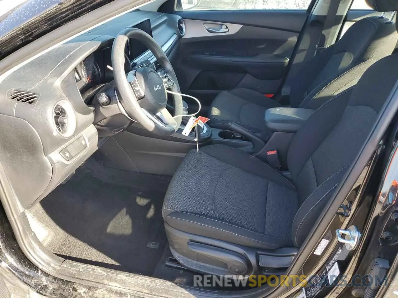 7 Фотография поврежденного автомобиля 3KPF24AD7PE662933 KIA FORTE 2023