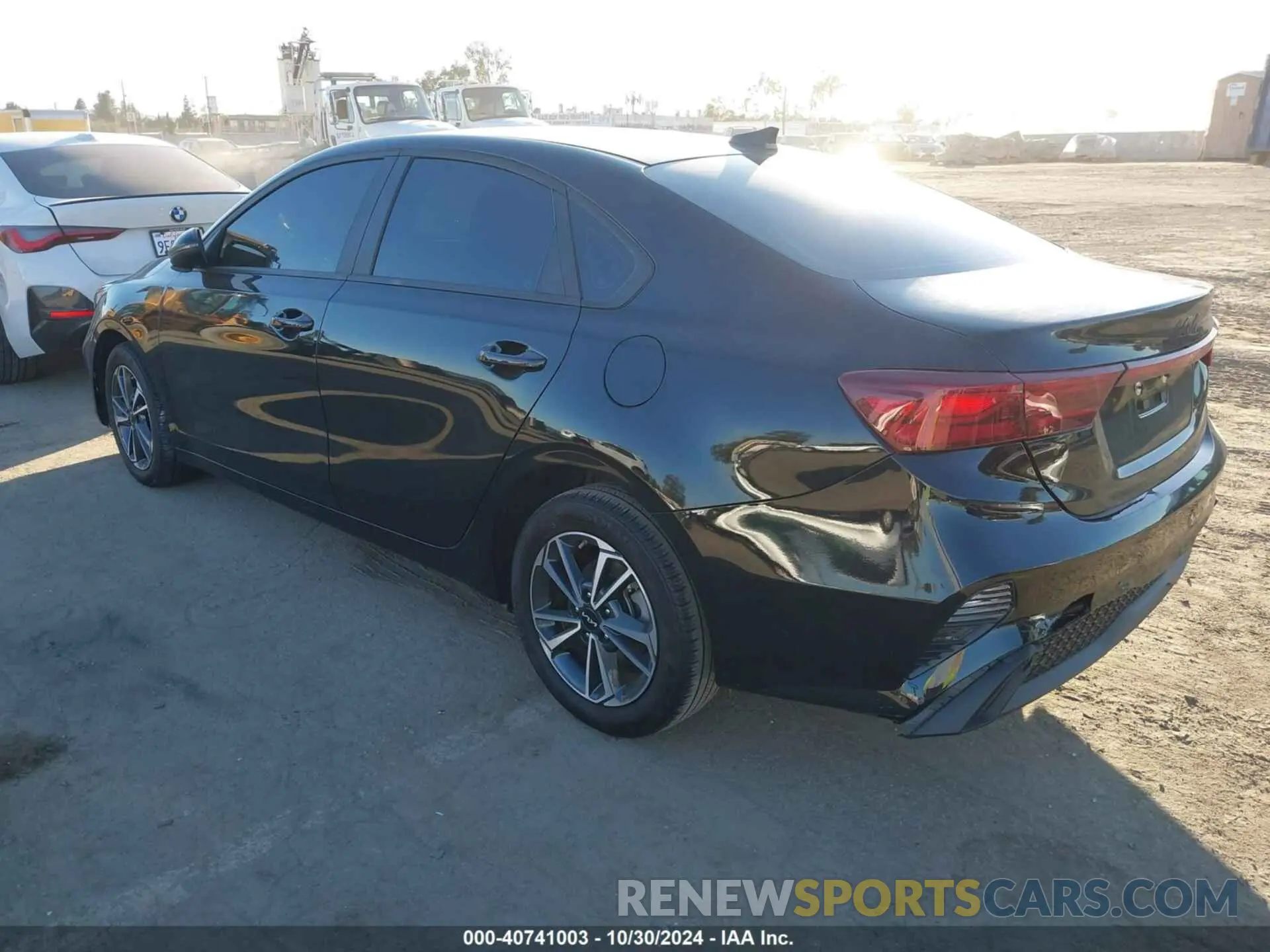 3 Фотография поврежденного автомобиля 3KPF24AD7PE680915 KIA FORTE 2023