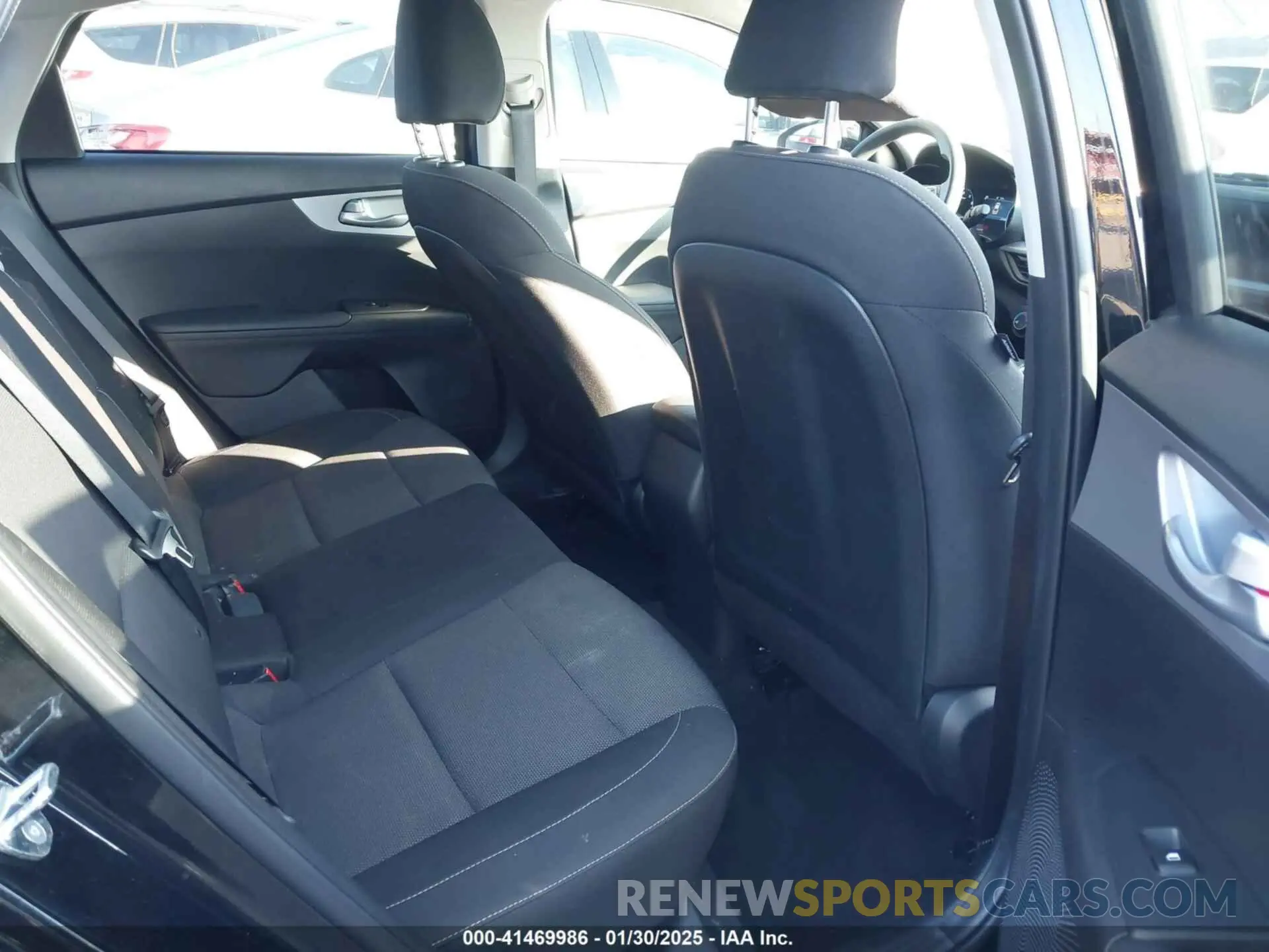 8 Фотография поврежденного автомобиля 3KPF24AD7PE684267 KIA FORTE 2023