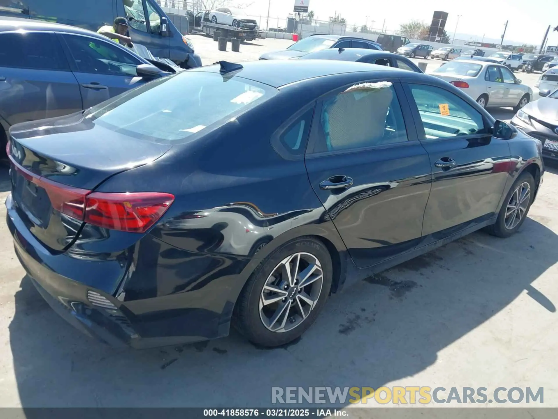 4 Фотография поврежденного автомобиля 3KPF24AD8PE512846 KIA FORTE 2023