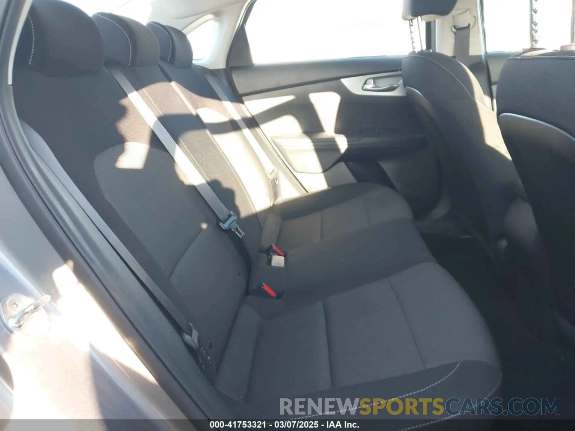 8 Фотография поврежденного автомобиля 3KPF24AD8PE558760 KIA FORTE 2023