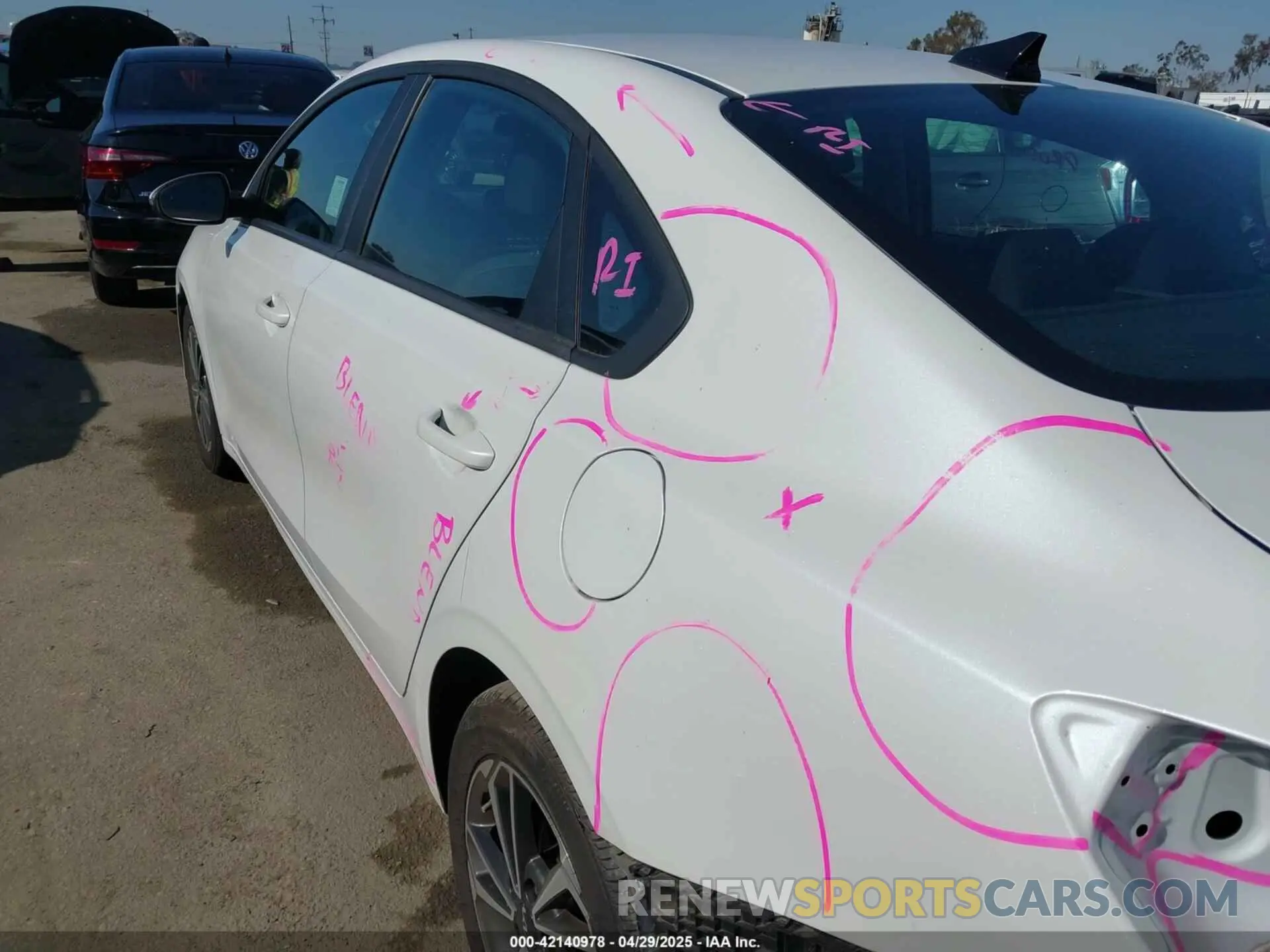 19 Photograph of a damaged car 3KPF24AD8PE610260 KIA FORTE 2023