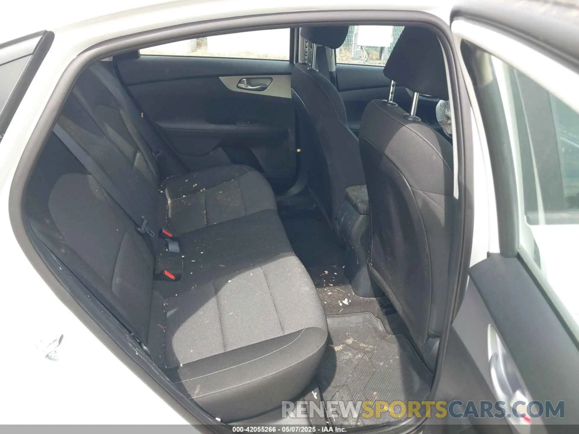 8 Фотография поврежденного автомобиля 3KPF24AD8PE636700 KIA FORTE 2023