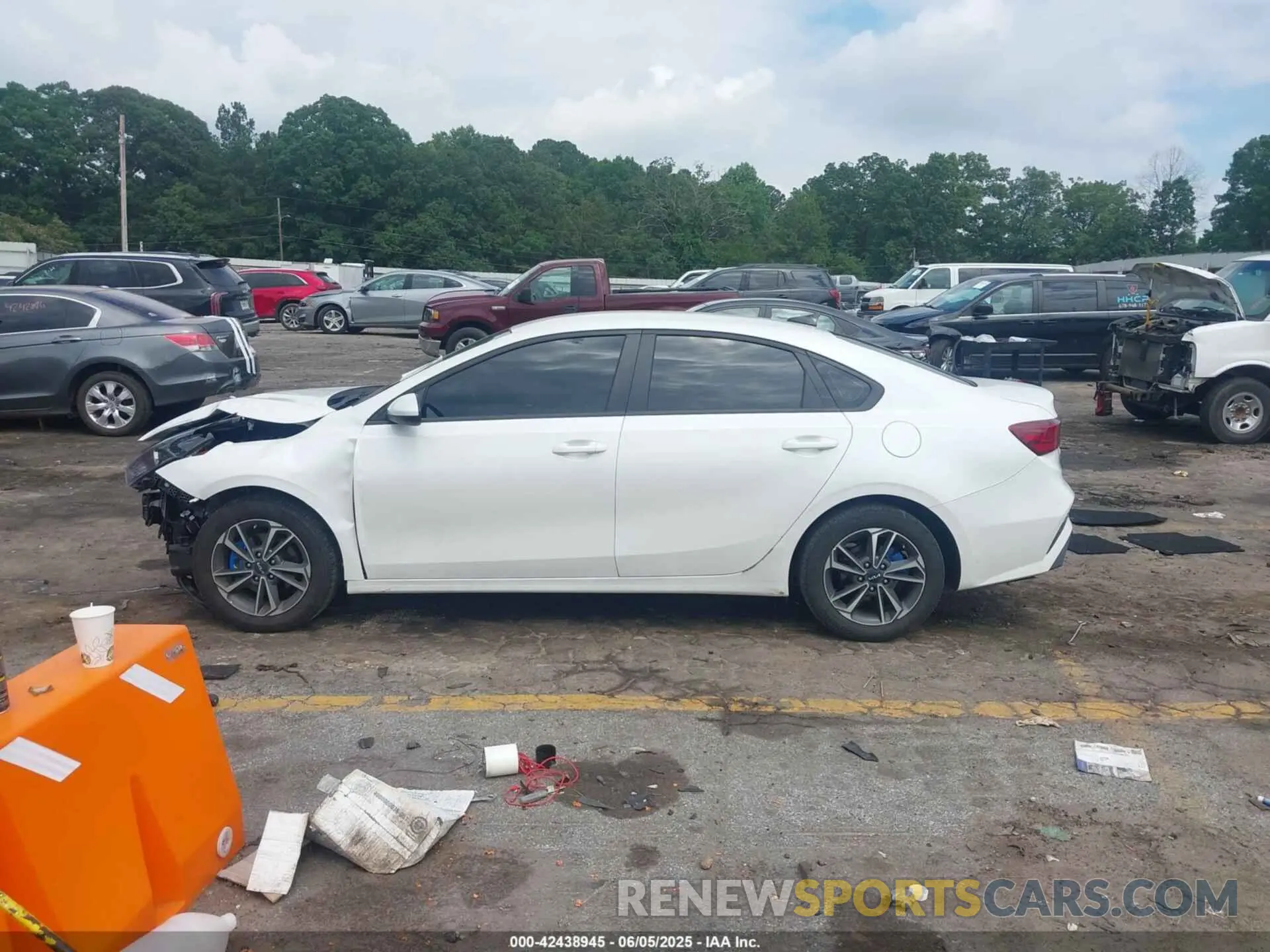 15 Photograph of a damaged car 3KPF24AD8PE659281 KIA FORTE 2023