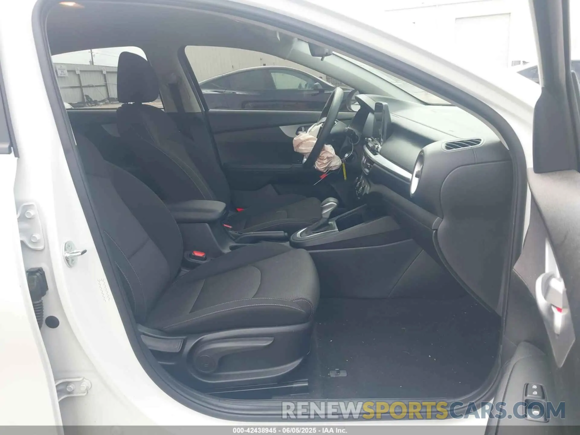 5 Photograph of a damaged car 3KPF24AD8PE659281 KIA FORTE 2023