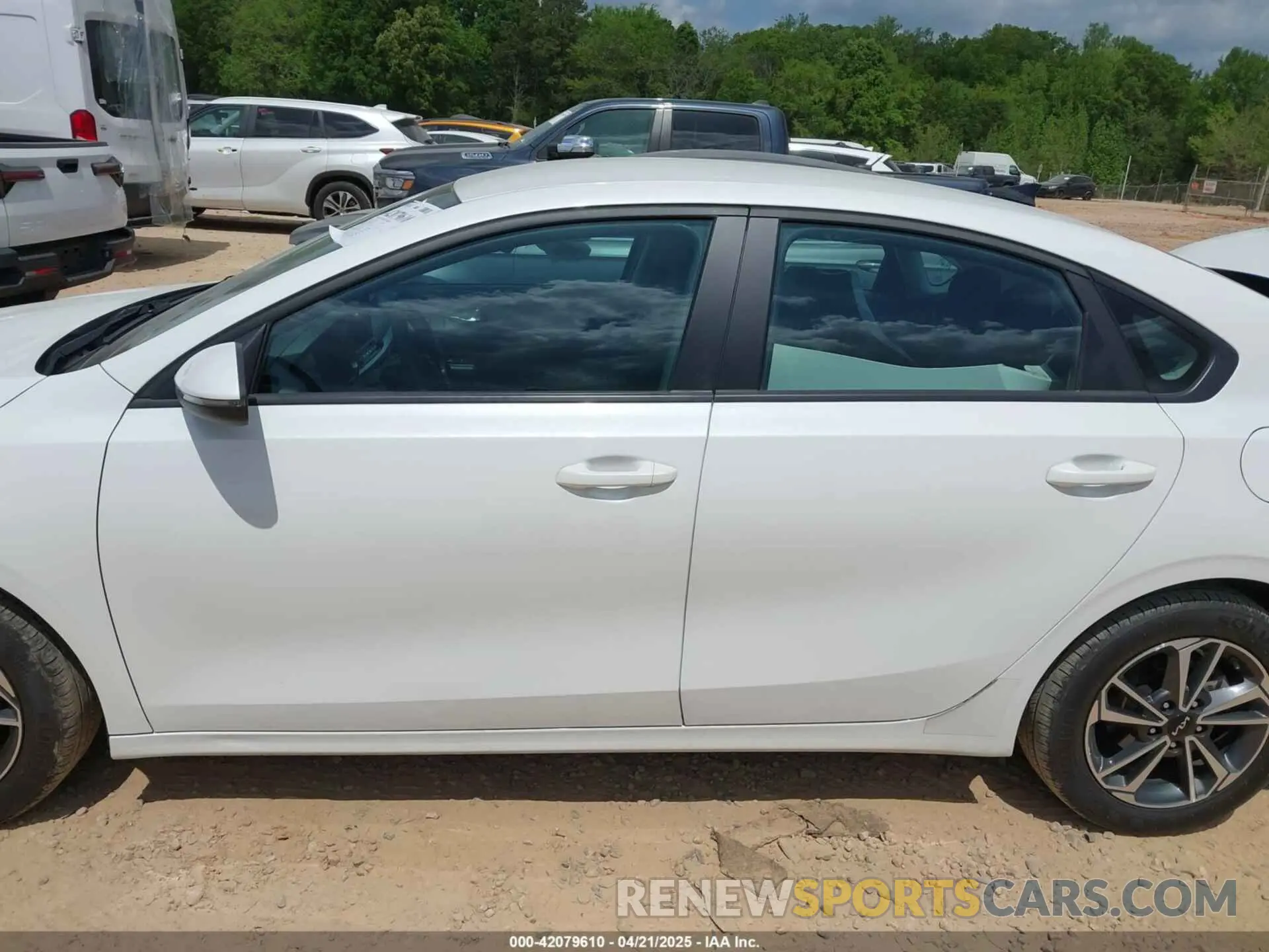 14 Фотография поврежденного автомобиля 3KPF24AD8PE660592 KIA FORTE 2023