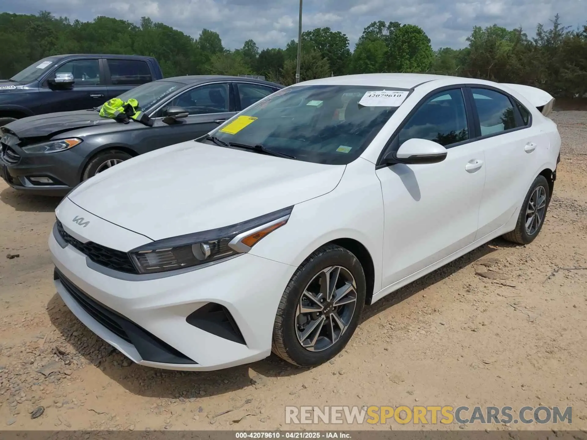 2 Фотография поврежденного автомобиля 3KPF24AD8PE660592 KIA FORTE 2023