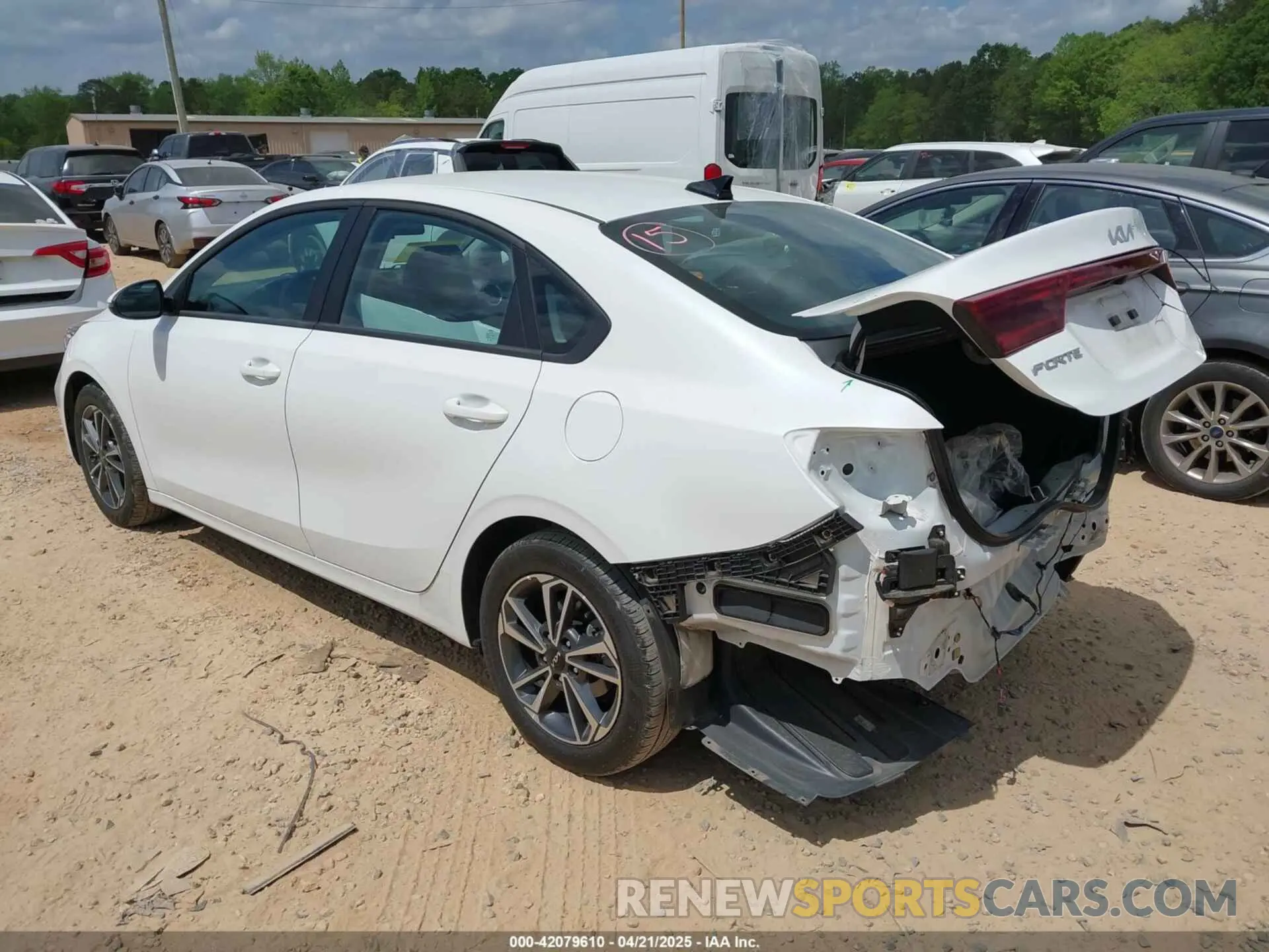 3 Фотография поврежденного автомобиля 3KPF24AD8PE660592 KIA FORTE 2023
