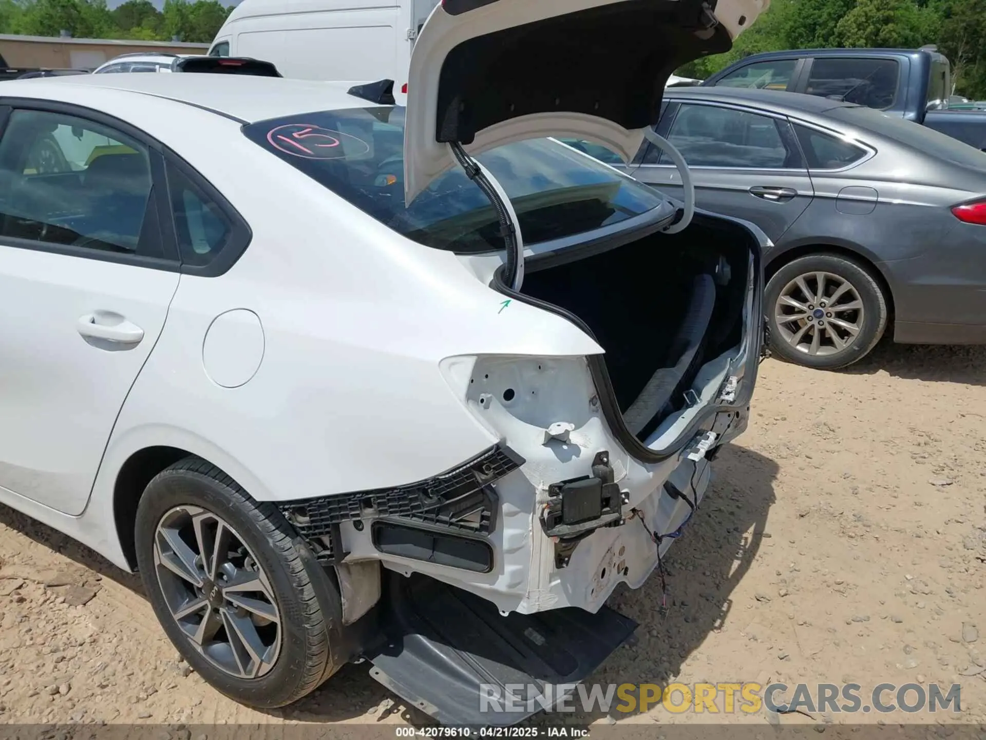 6 Фотография поврежденного автомобиля 3KPF24AD8PE660592 KIA FORTE 2023