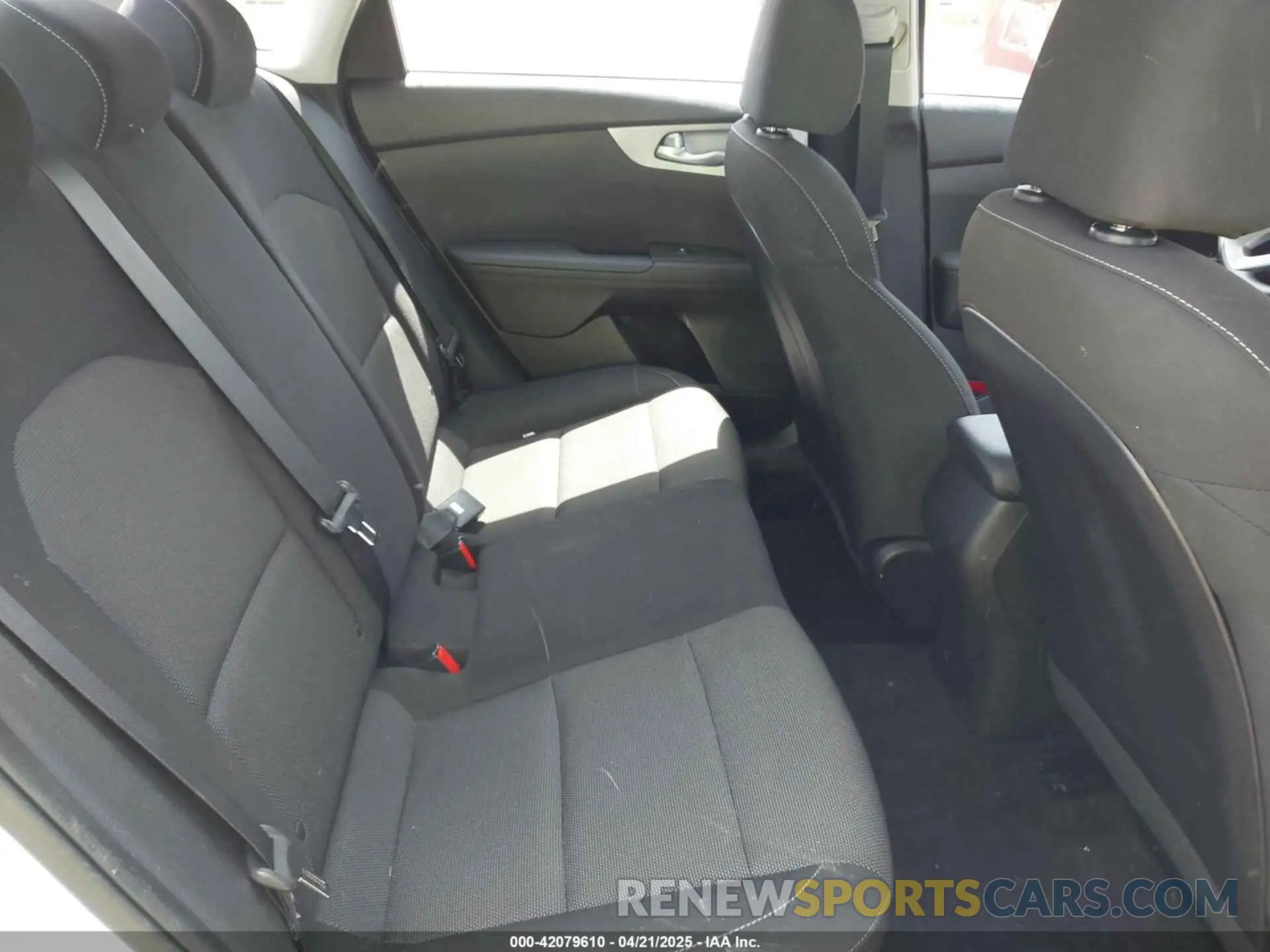 8 Фотография поврежденного автомобиля 3KPF24AD8PE660592 KIA FORTE 2023
