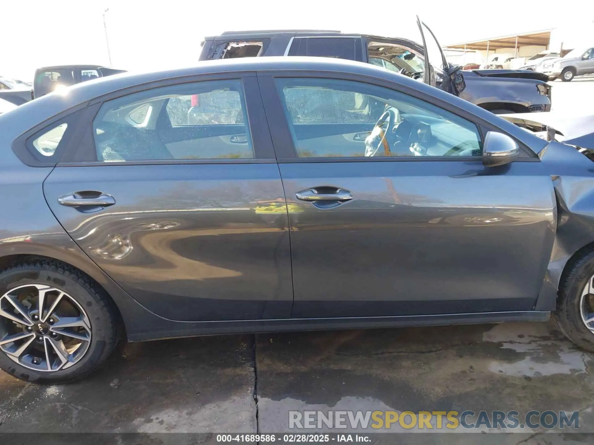 14 Photograph of a damaged car 3KPF24AD8PE679854 KIA FORTE 2023