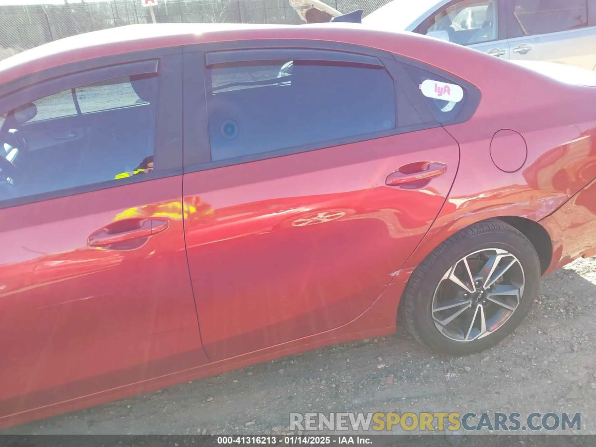 17 Photograph of a damaged car 3KPF24AD9PE582923 KIA FORTE 2023