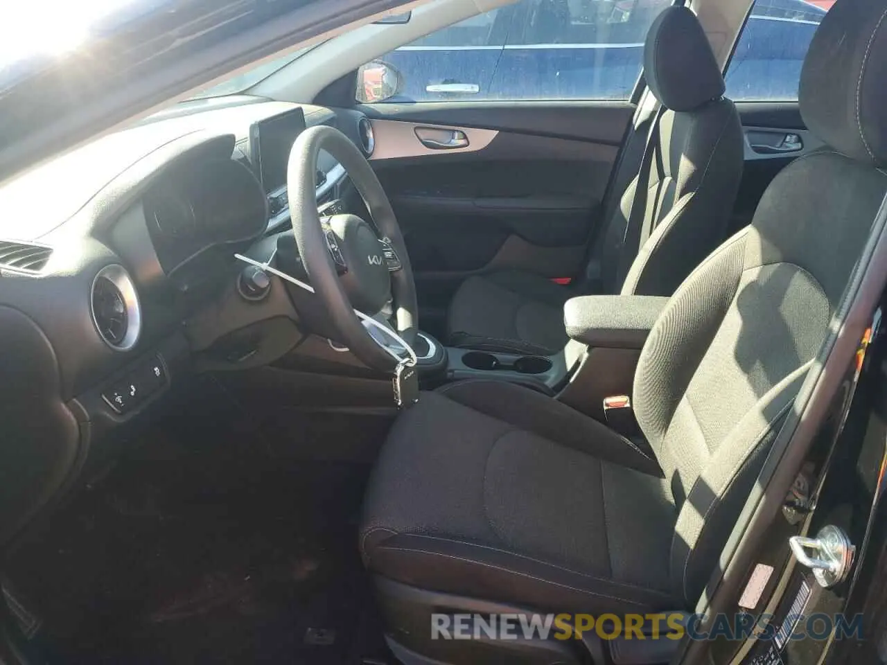 7 Фотография поврежденного автомобиля 3KPF24AD9PE608081 KIA FORTE 2023
