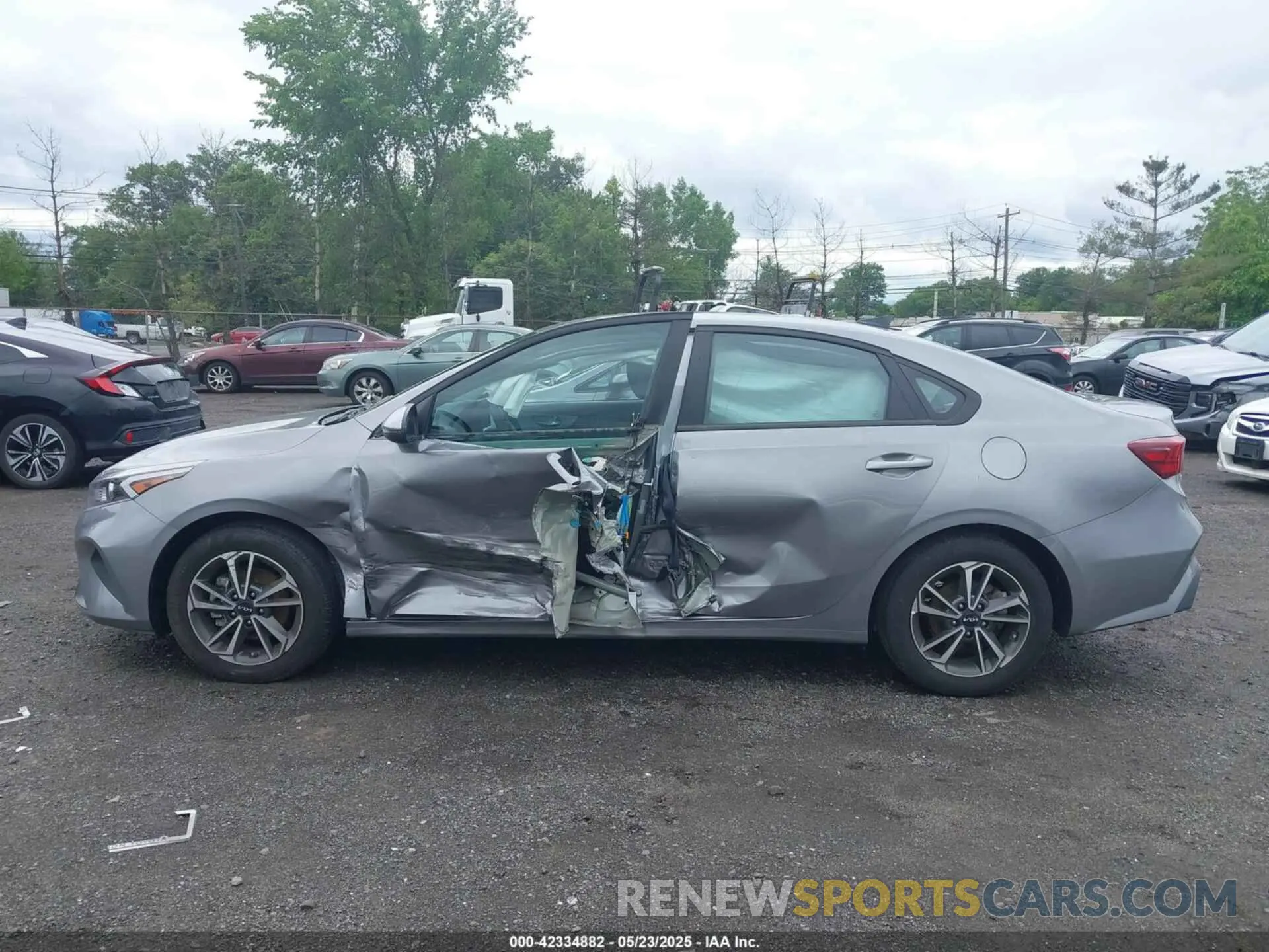 14 Photograph of a damaged car 3KPF24AD9PE641663 KIA FORTE 2023