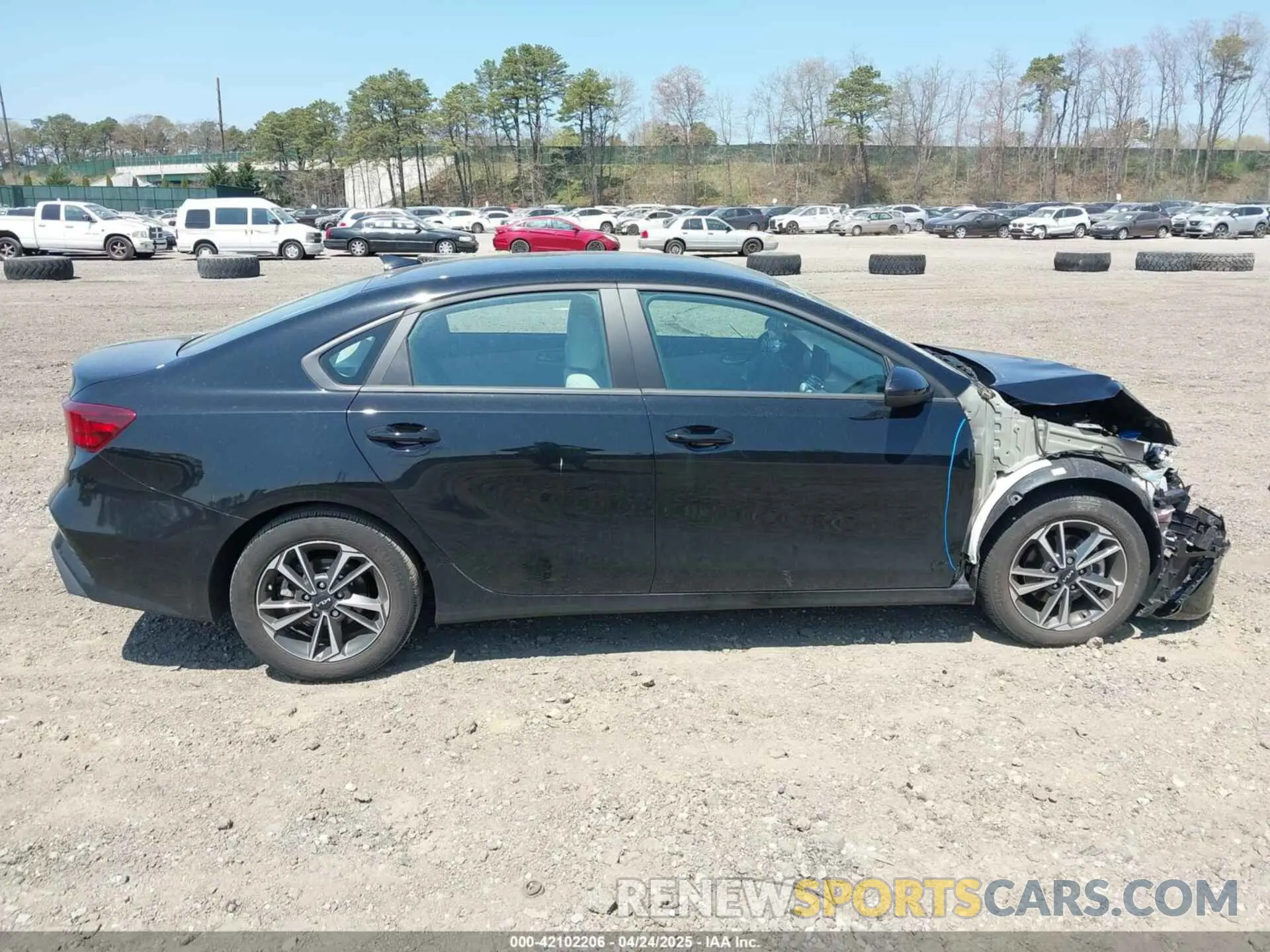 13 Photograph of a damaged car 3KPF24AD9PE673173 KIA FORTE 2023