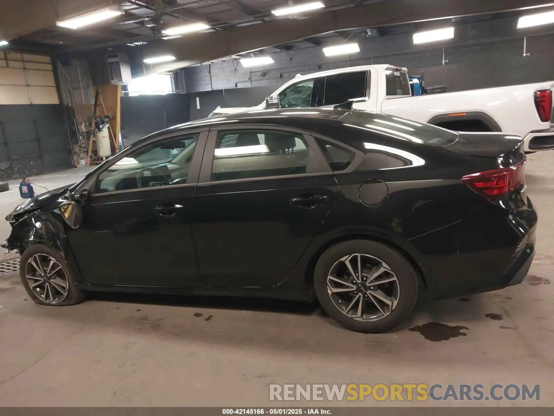 14 Фотография поврежденного автомобиля 3KPF24ADXPE553768 KIA FORTE 2023