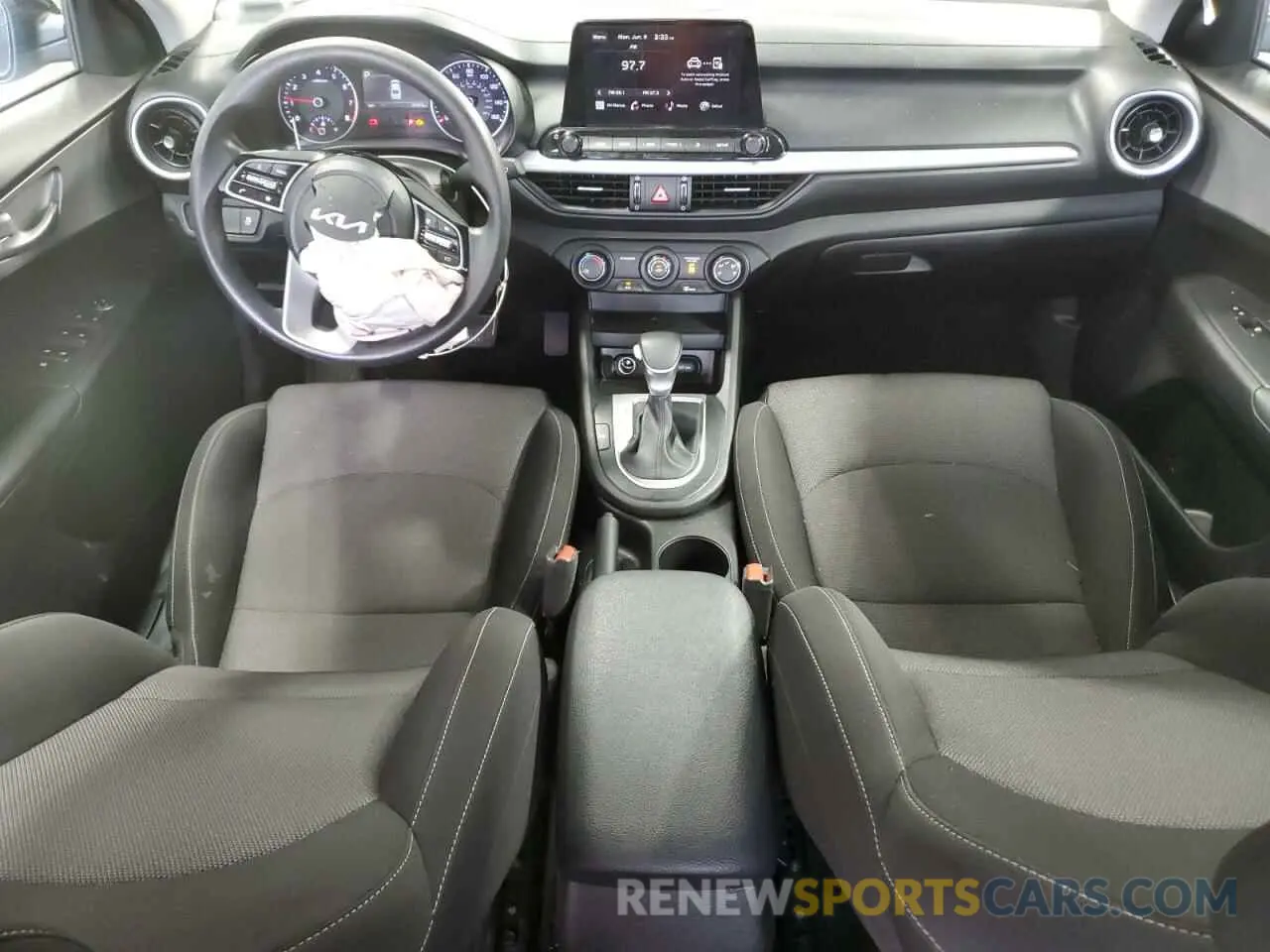 8 Фотография поврежденного автомобиля 3KPF24ADXPE642434 KIA FORTE 2023