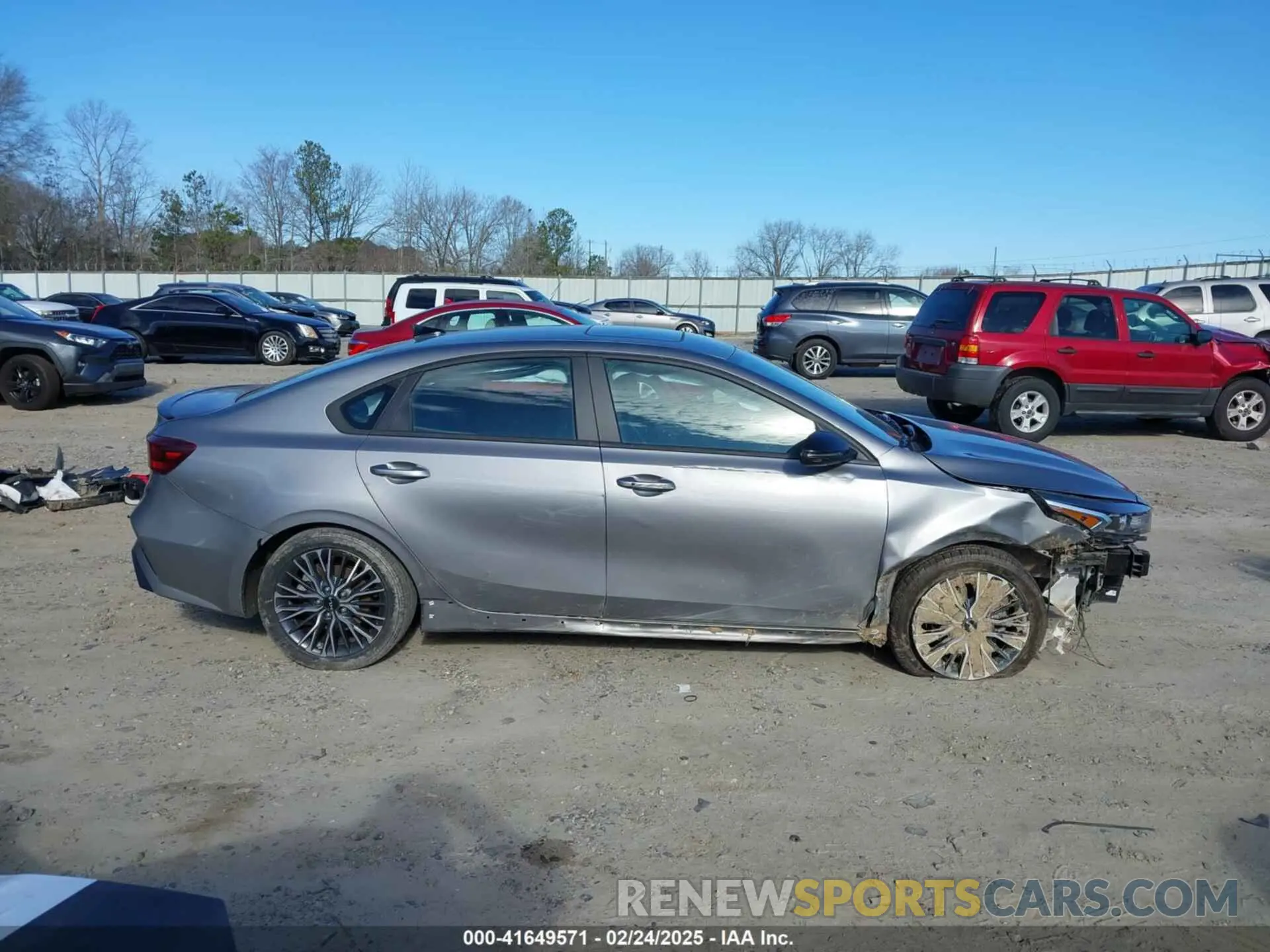 14 Фотография поврежденного автомобиля 3KPF54AD0PE556878 KIA FORTE 2023
