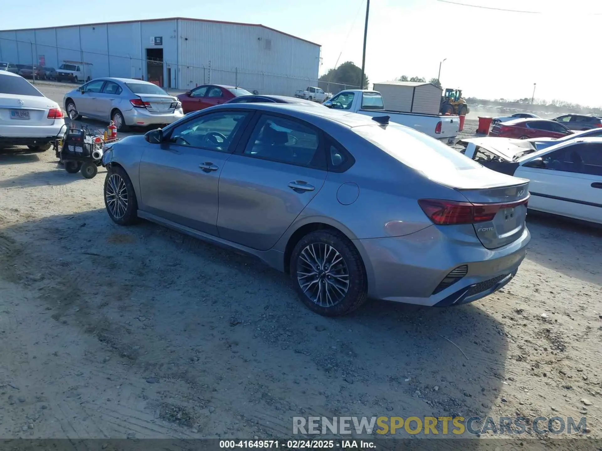 3 Фотография поврежденного автомобиля 3KPF54AD0PE556878 KIA FORTE 2023
