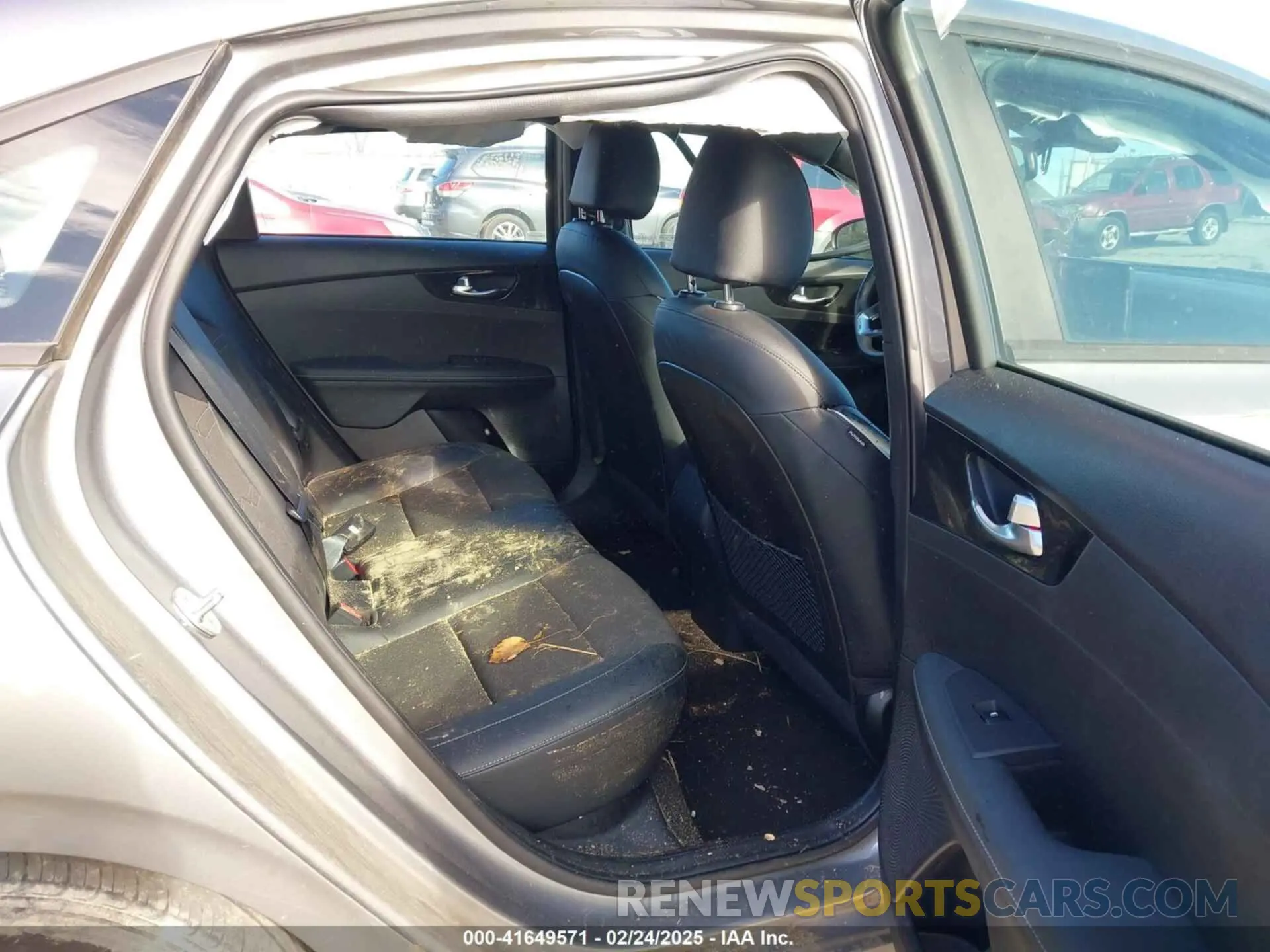 8 Фотография поврежденного автомобиля 3KPF54AD0PE556878 KIA FORTE 2023
