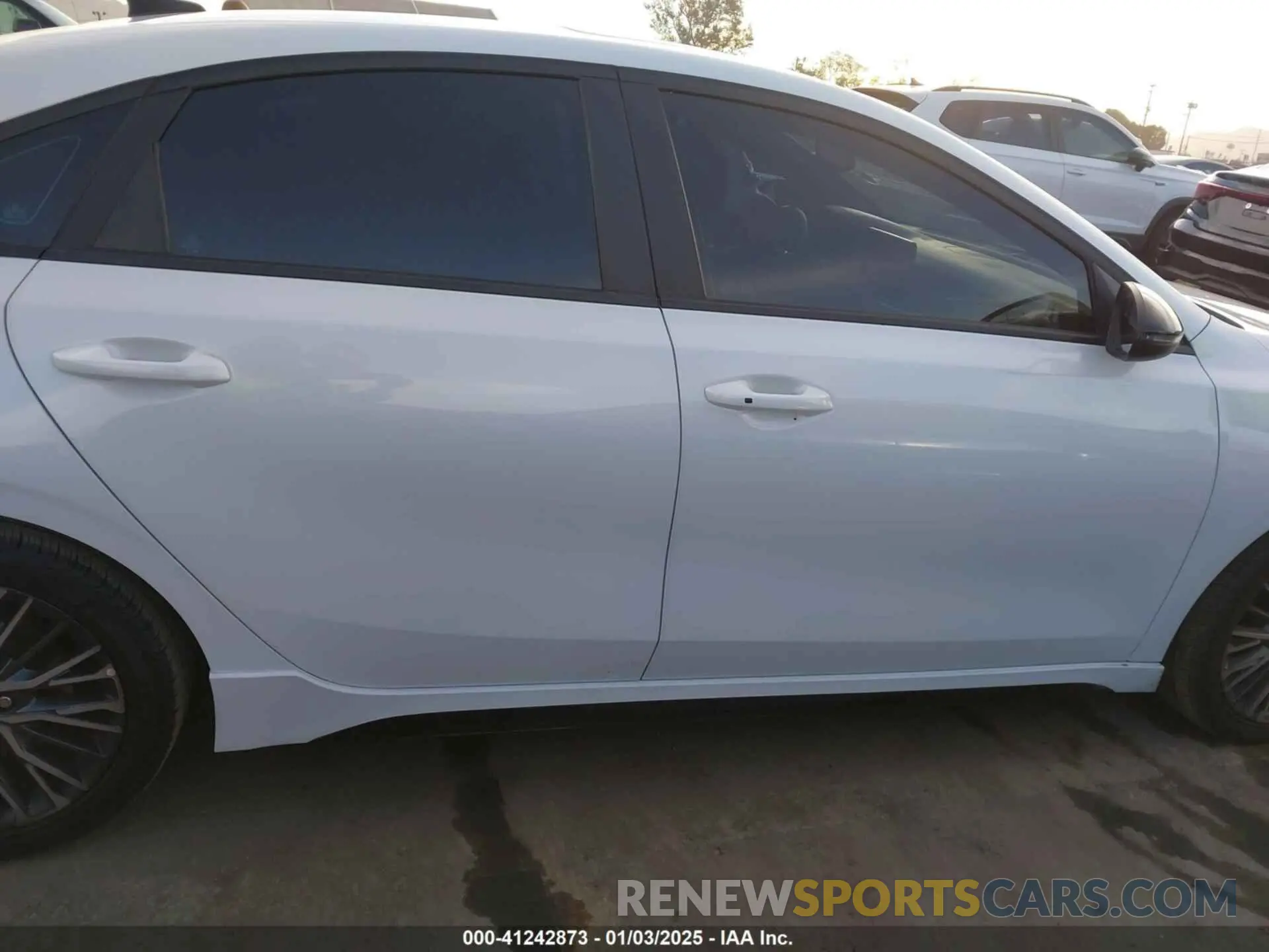 13 Photograph of a damaged car 3KPF54AD0PE673666 KIA FORTE 2023