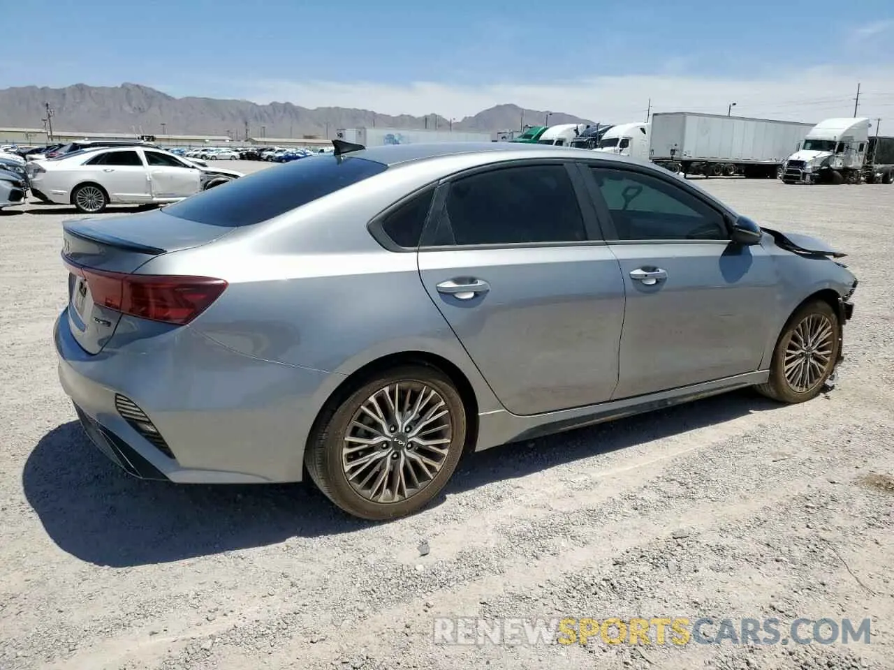 3 Фотография поврежденного автомобиля 3KPF54AD2PE640572 KIA FORTE 2023