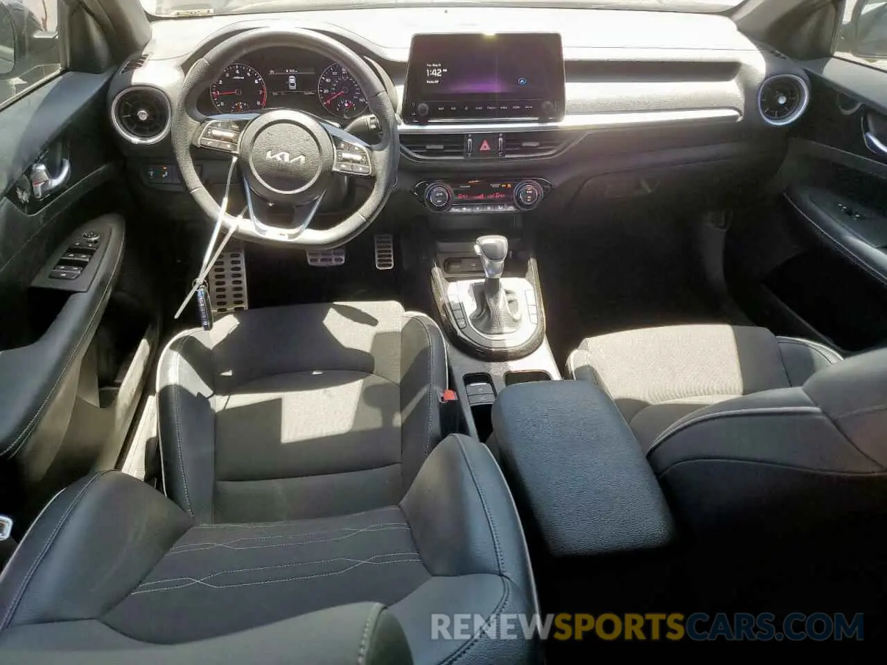 8 Фотография поврежденного автомобиля 3KPF54AD2PE640572 KIA FORTE 2023