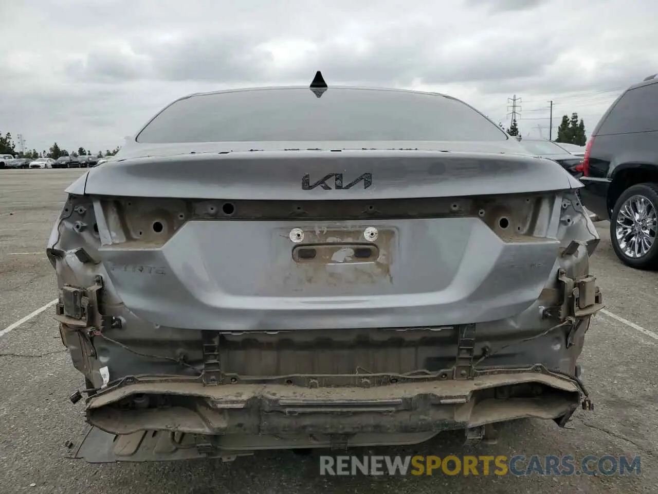6 Photograph of a damaged car 3KPF54AD2PE663625 KIA FORTE 2023