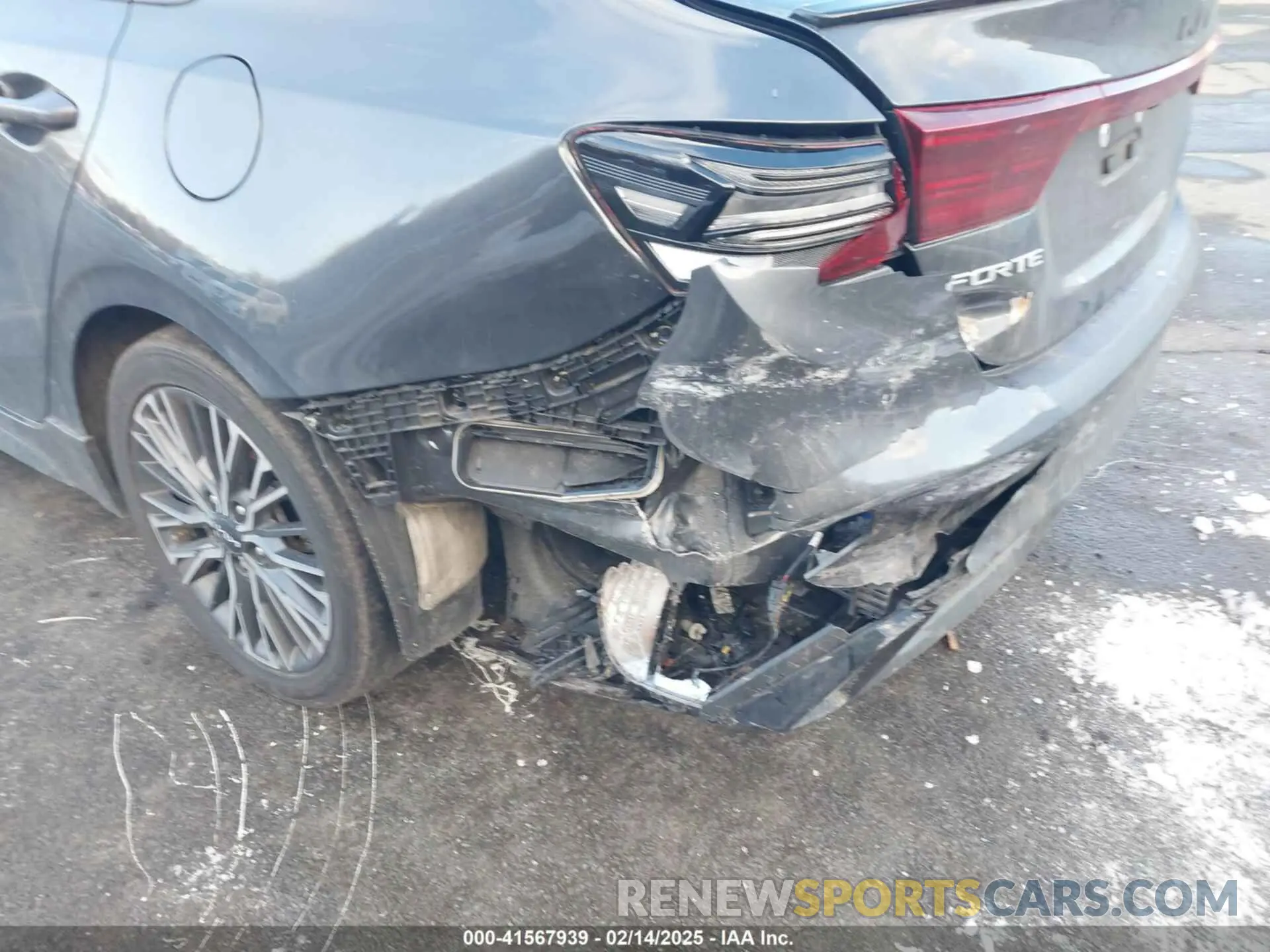 18 Photograph of a damaged car 3KPF54AD3PE520859 KIA FORTE 2023
