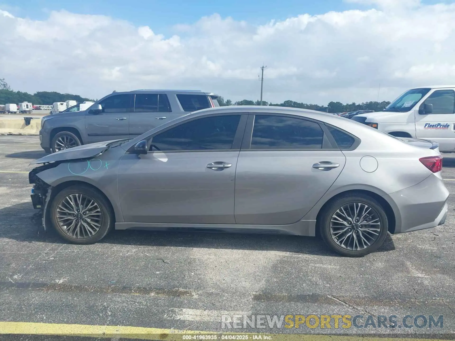 15 Photograph of a damaged car 3KPF54AD3PE543350 KIA FORTE 2023