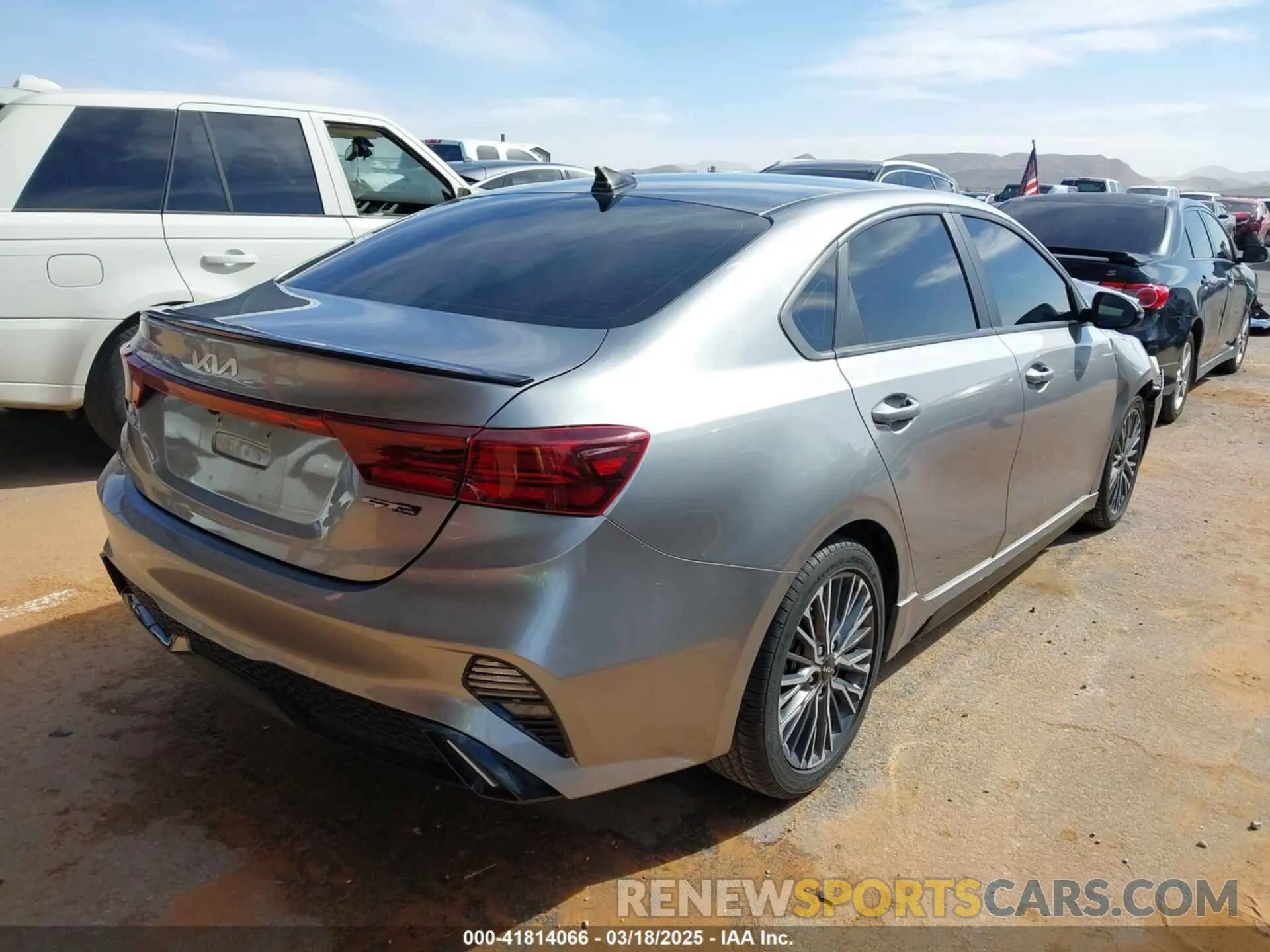 4 Фотография поврежденного автомобиля 3KPF54AD3PE586232 KIA FORTE 2023