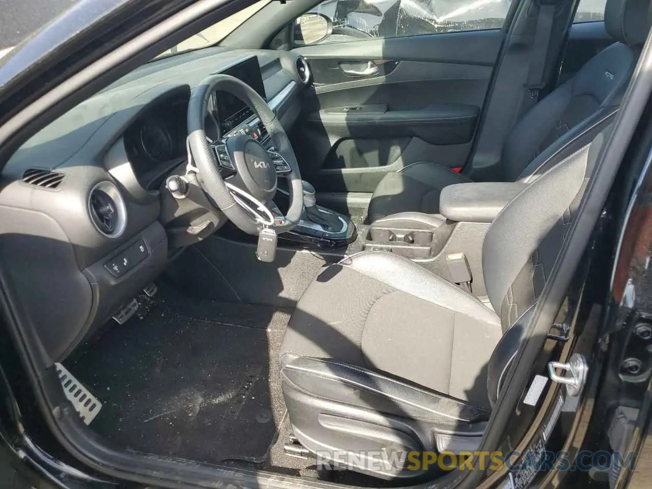 7 Photograph of a damaged car 3KPF54AD3PE586523 KIA FORTE 2023