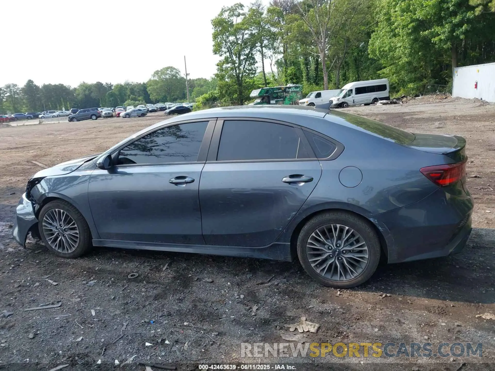 14 Photograph of a damaged car 3KPF54AD3PE685519 KIA FORTE 2023