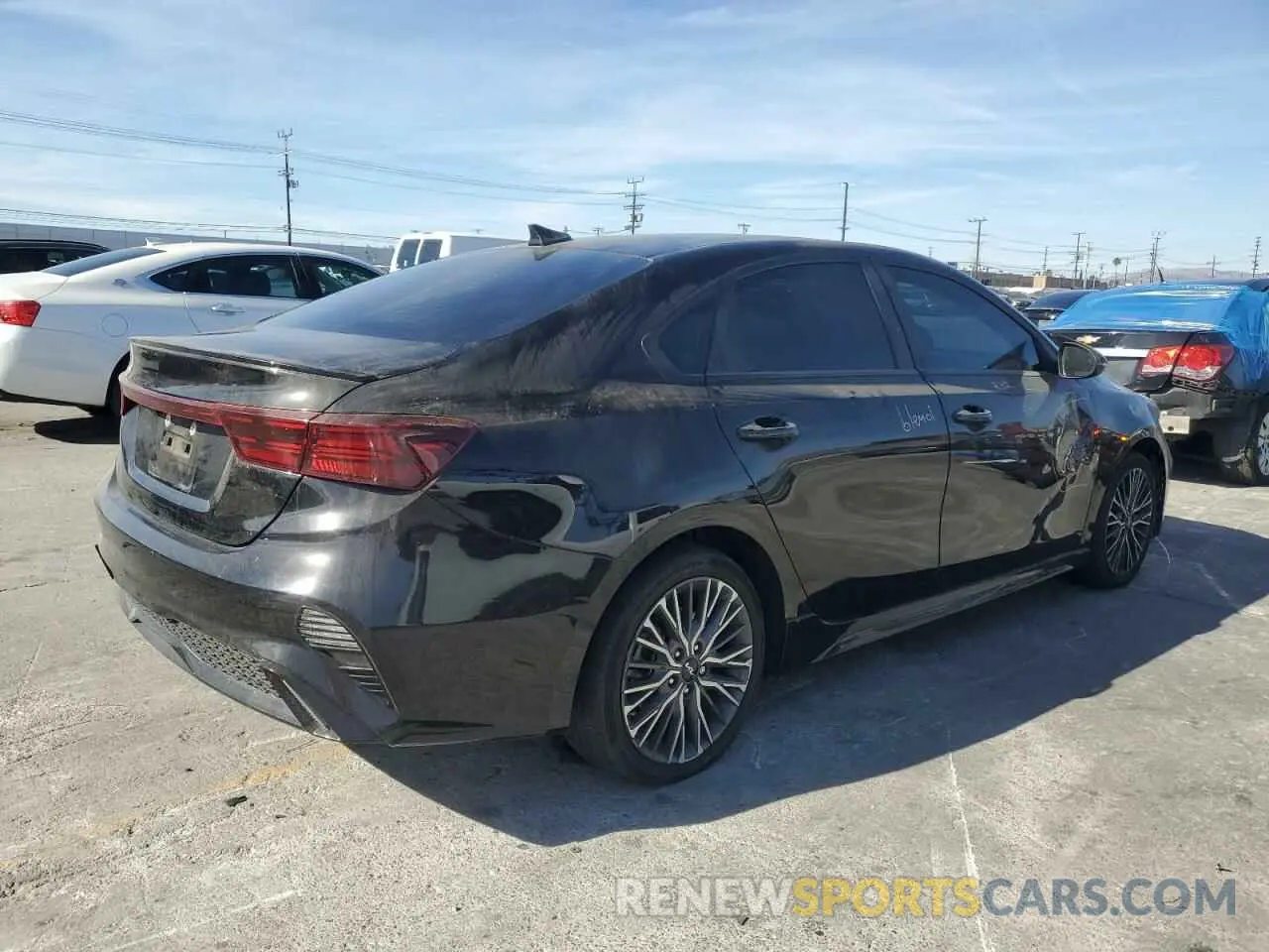 3 Фотография поврежденного автомобиля 3KPF54AD4PE573599 KIA FORTE 2023