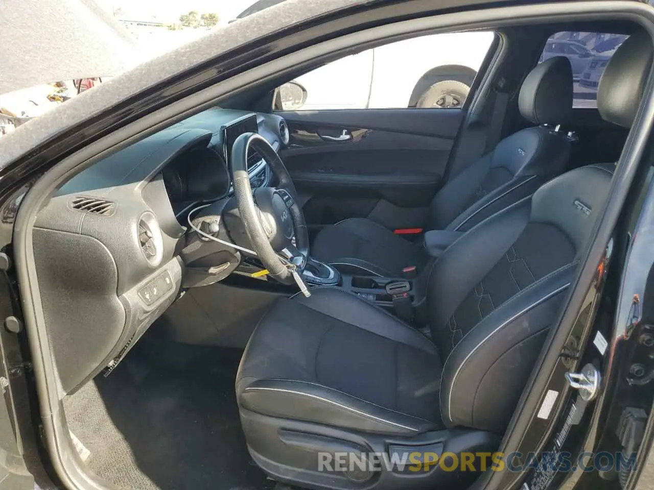 7 Фотография поврежденного автомобиля 3KPF54AD4PE573599 KIA FORTE 2023