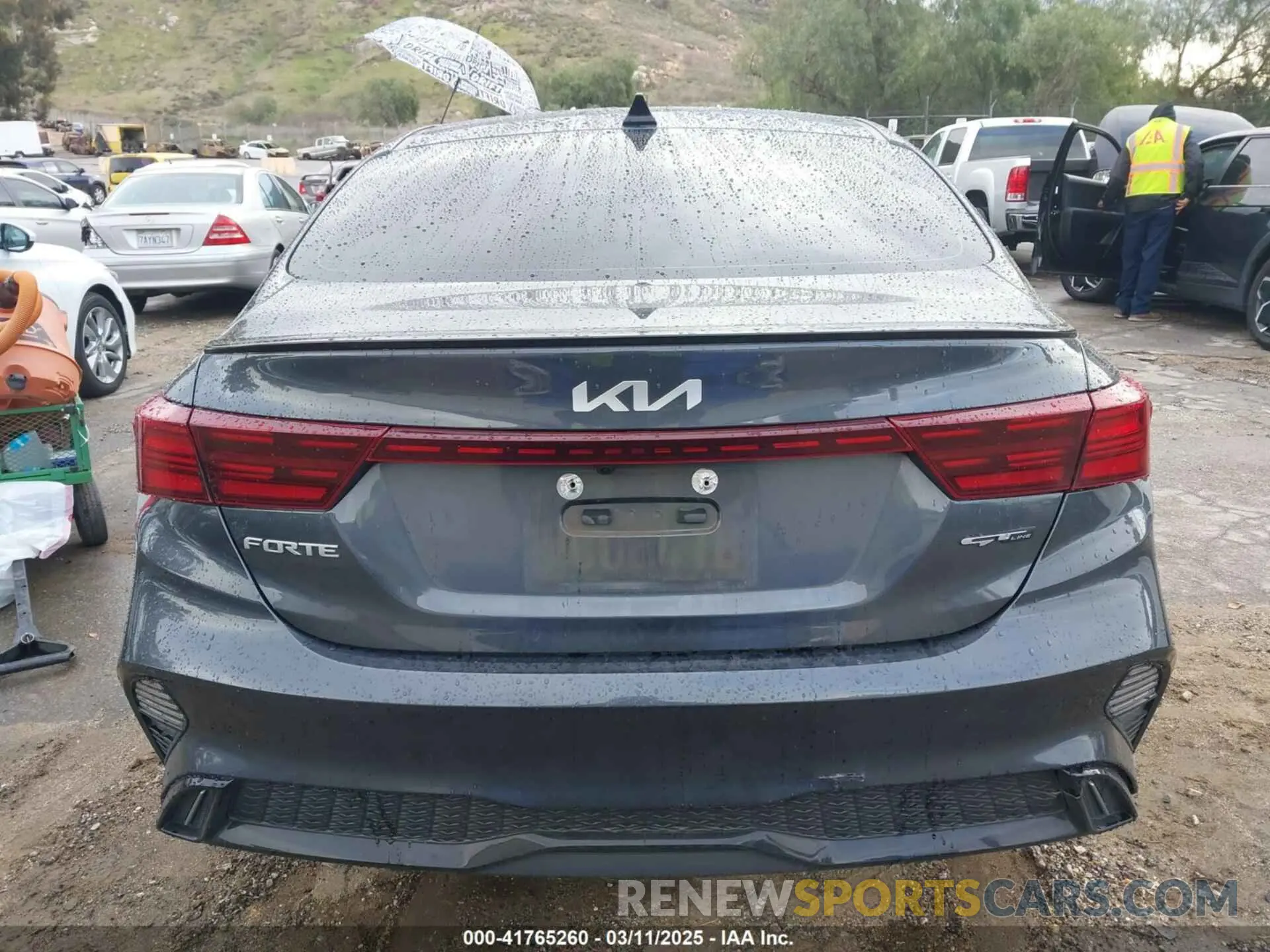 17 Photograph of a damaged car 3KPF54AD5PE525299 KIA FORTE 2023