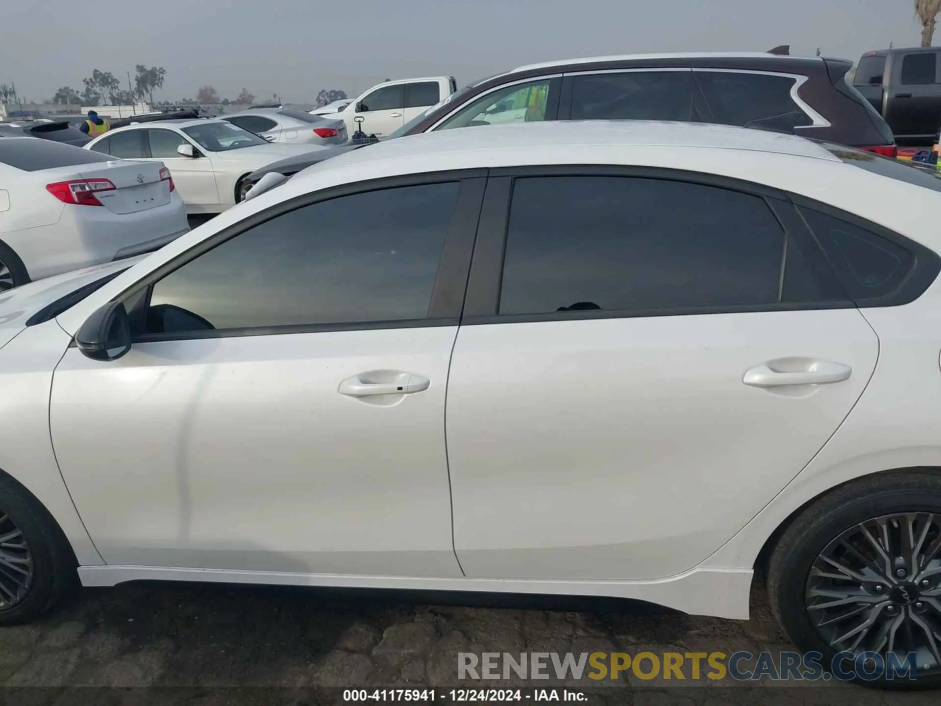15 Фотография поврежденного автомобиля 3KPF54AD5PE589052 KIA FORTE 2023