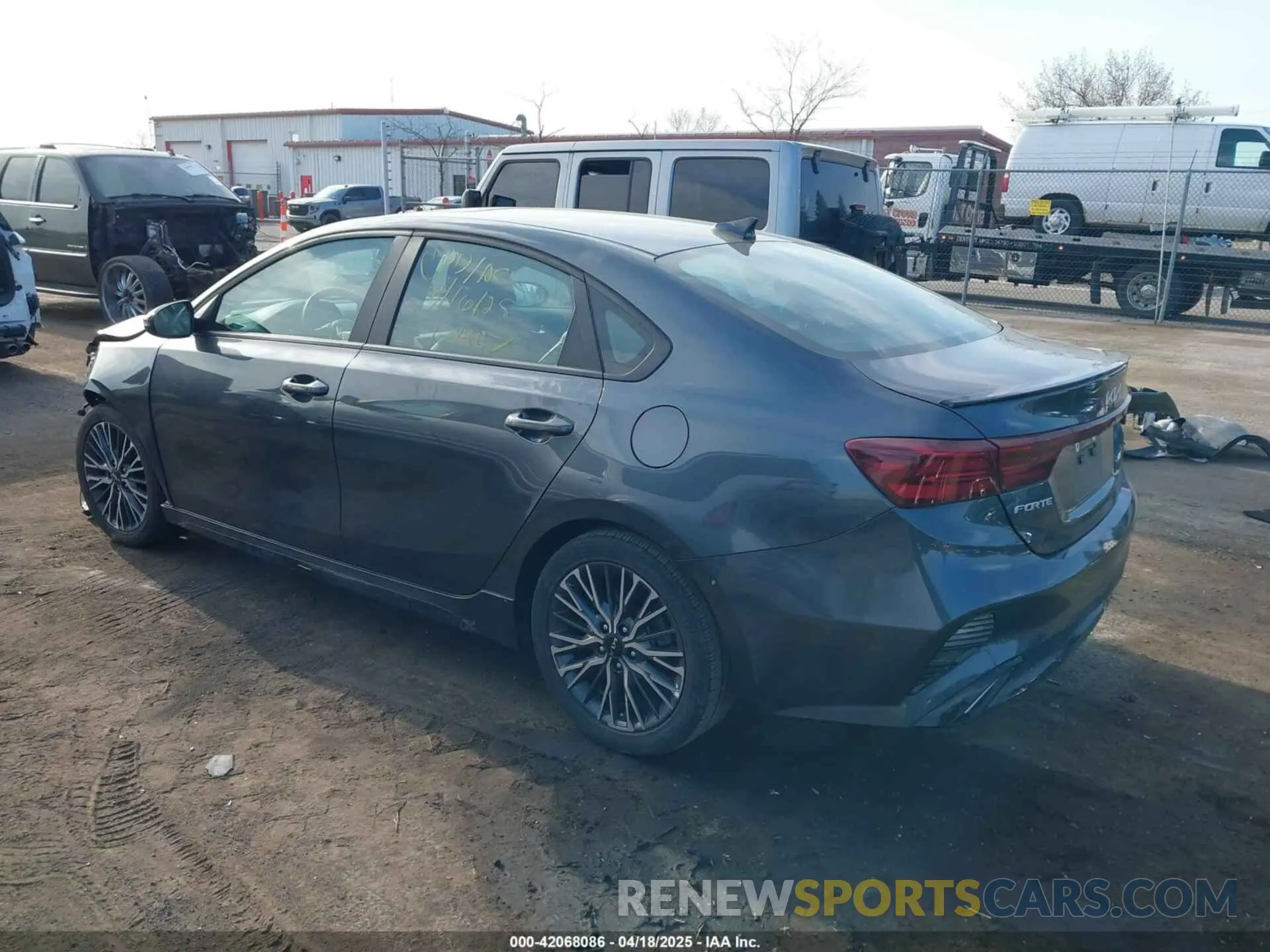 3 Фотография поврежденного автомобиля 3KPF54AD6PE577461 KIA FORTE 2023