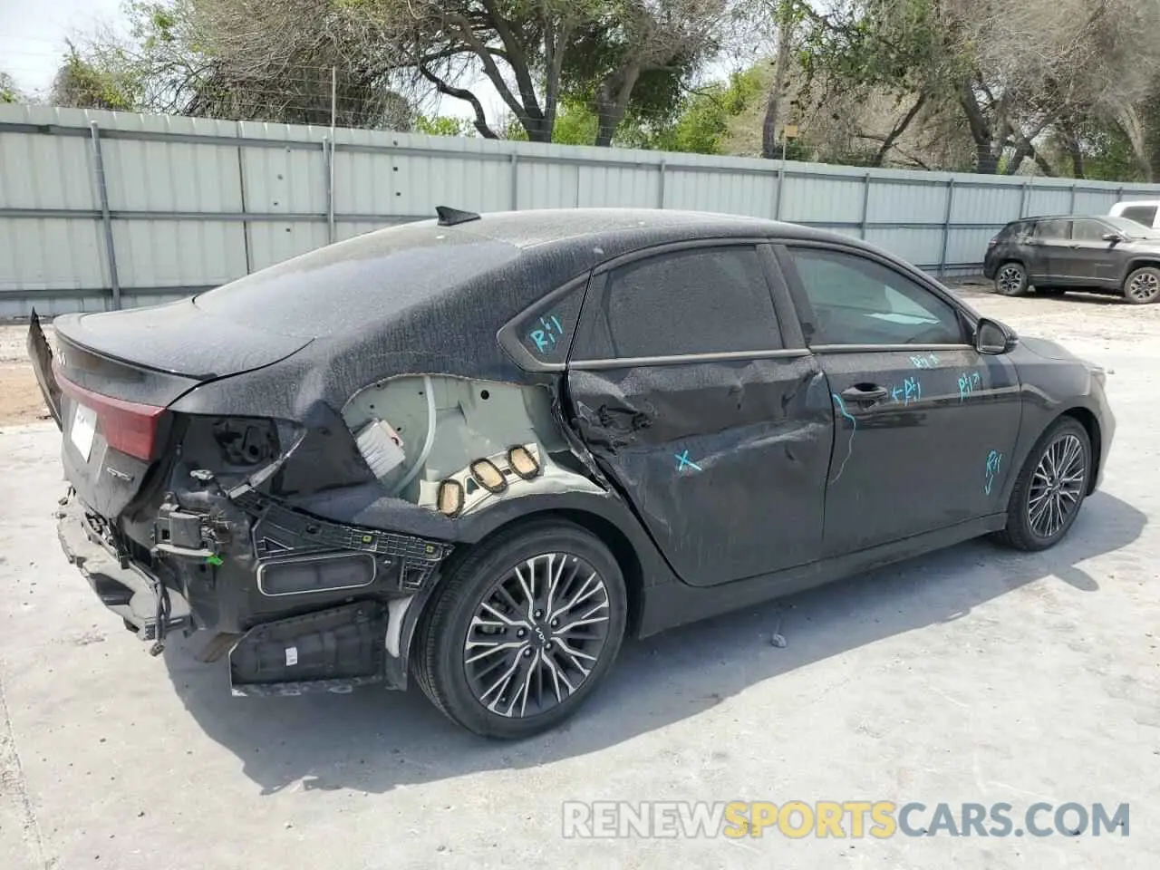 3 Фотография поврежденного автомобиля 3KPF54ADXPE648208 KIA FORTE 2023