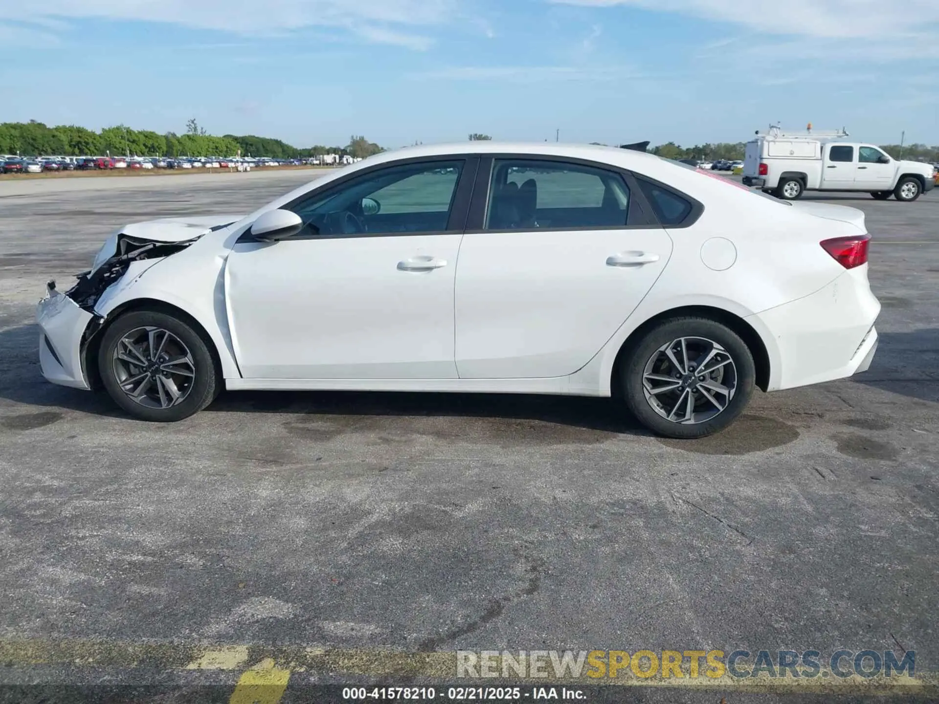 14 Photograph of a damaged car 3KPF24AD0RE695985 KIA FORTE 2024