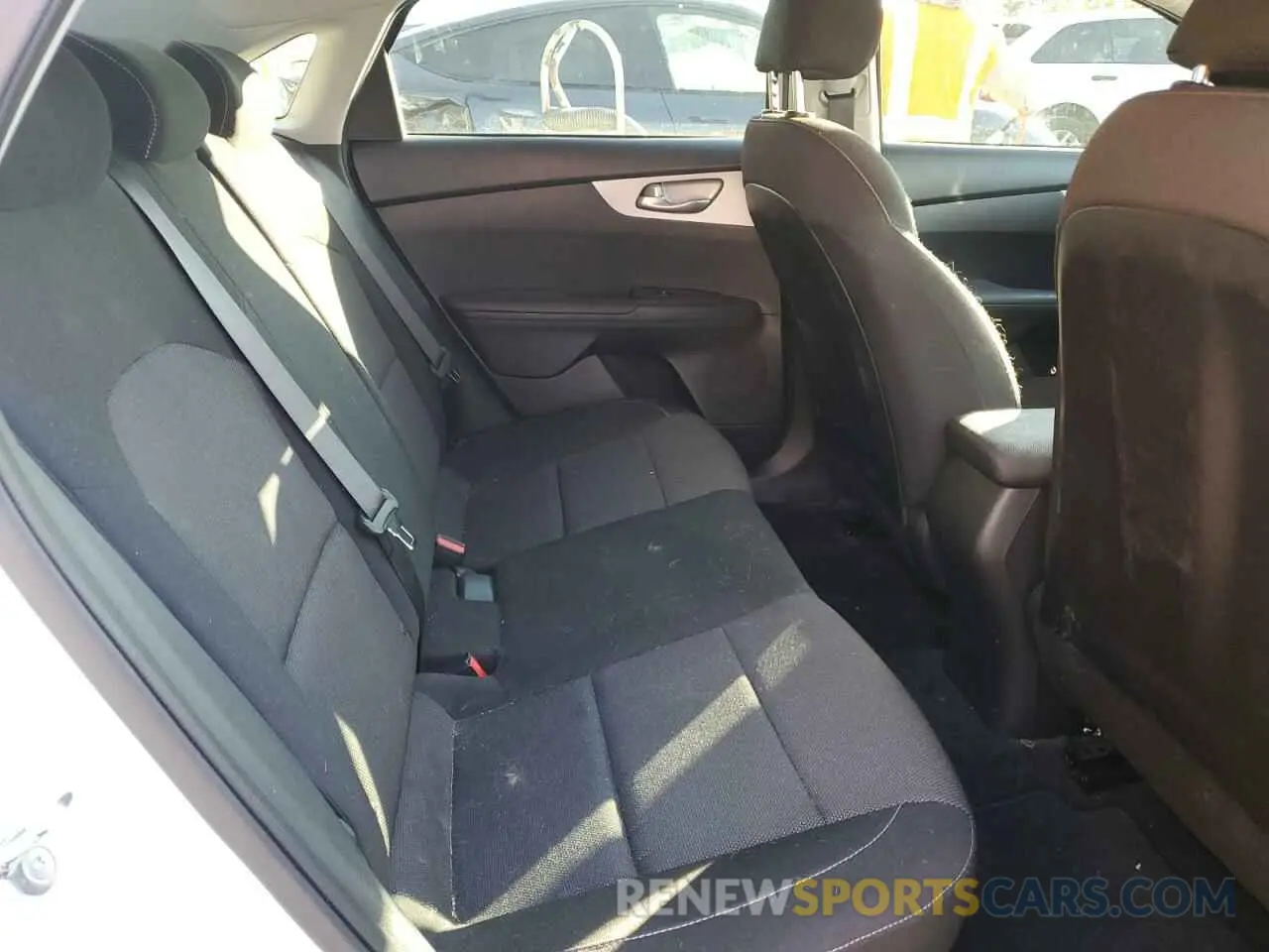 10 Фотография поврежденного автомобиля 3KPF24AD0RE733151 KIA FORTE 2024