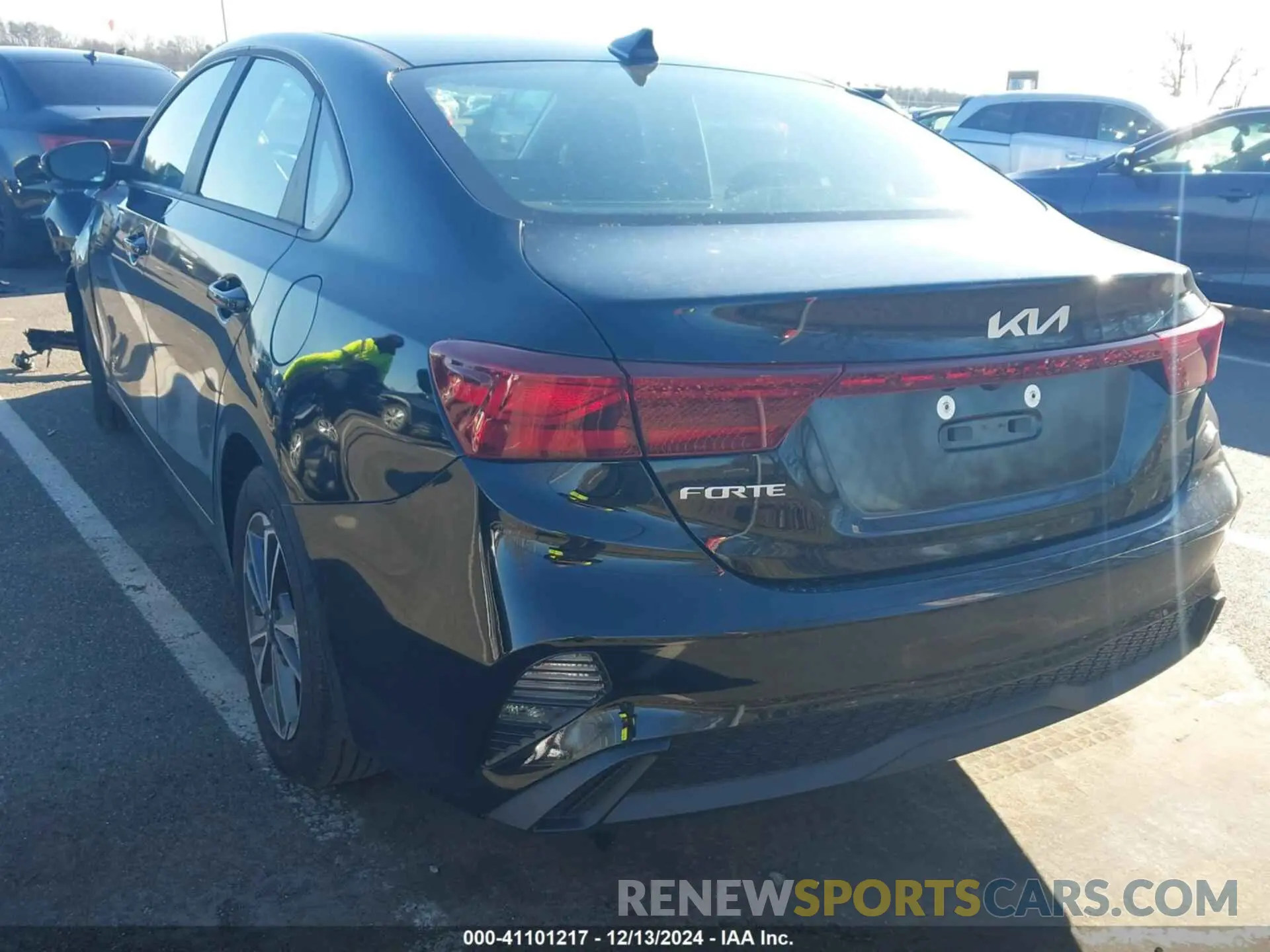 3 Фотография поврежденного автомобиля 3KPF24AD0RE818703 KIA FORTE 2024